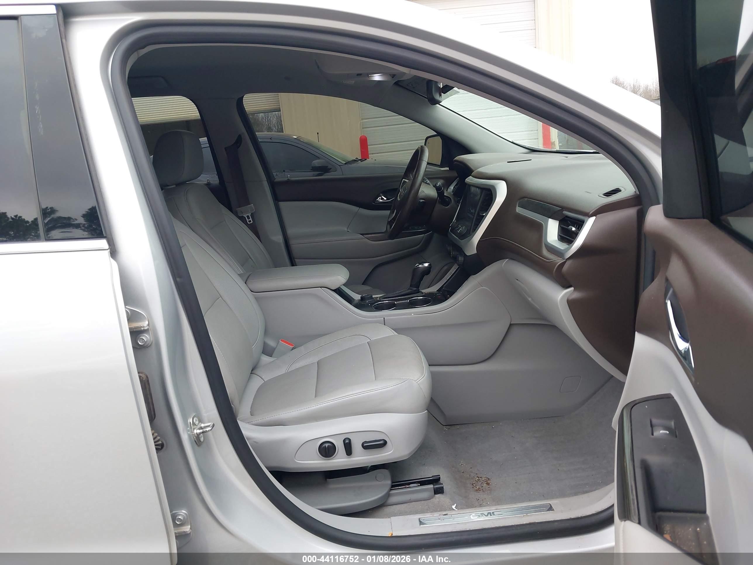 GMC ACADIA image 5