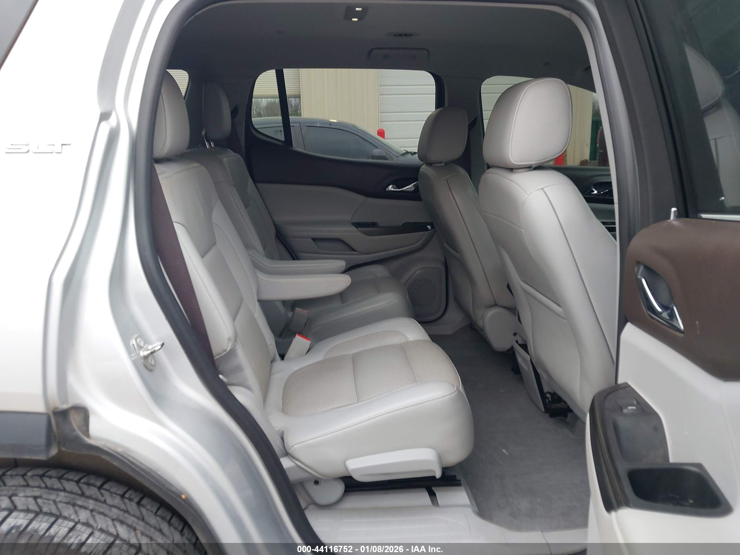 GMC ACADIA image 8