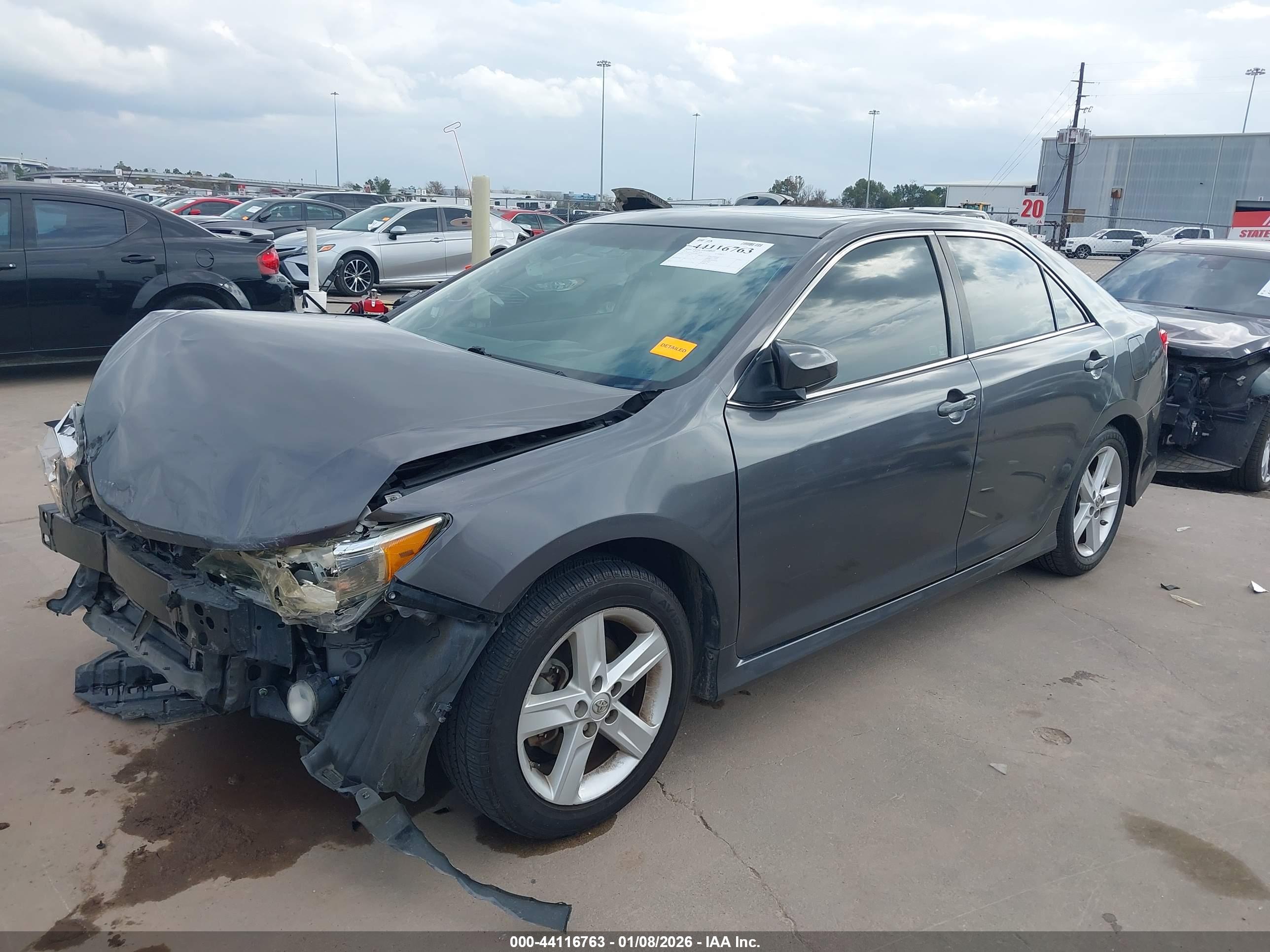 TOYOTA CAMRY image 2