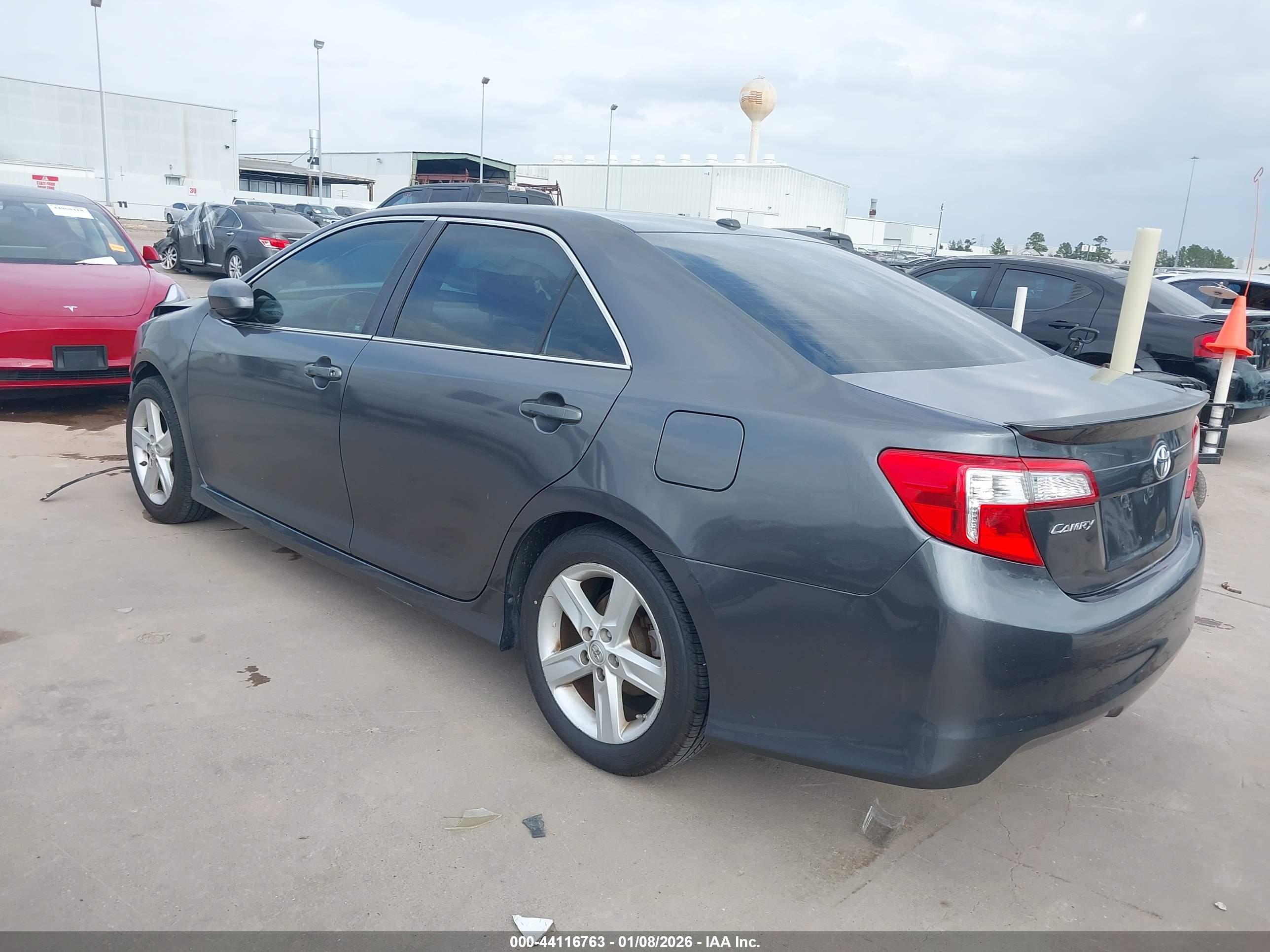 TOYOTA CAMRY image 3