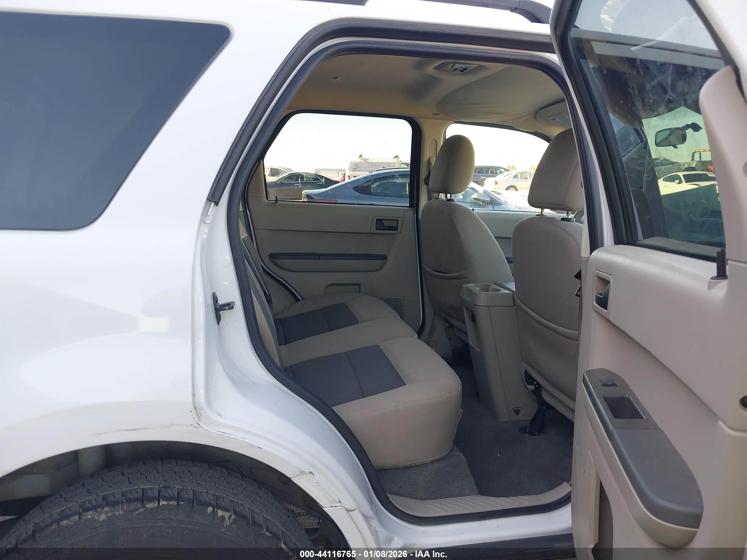 FORD ESCAPE image 8