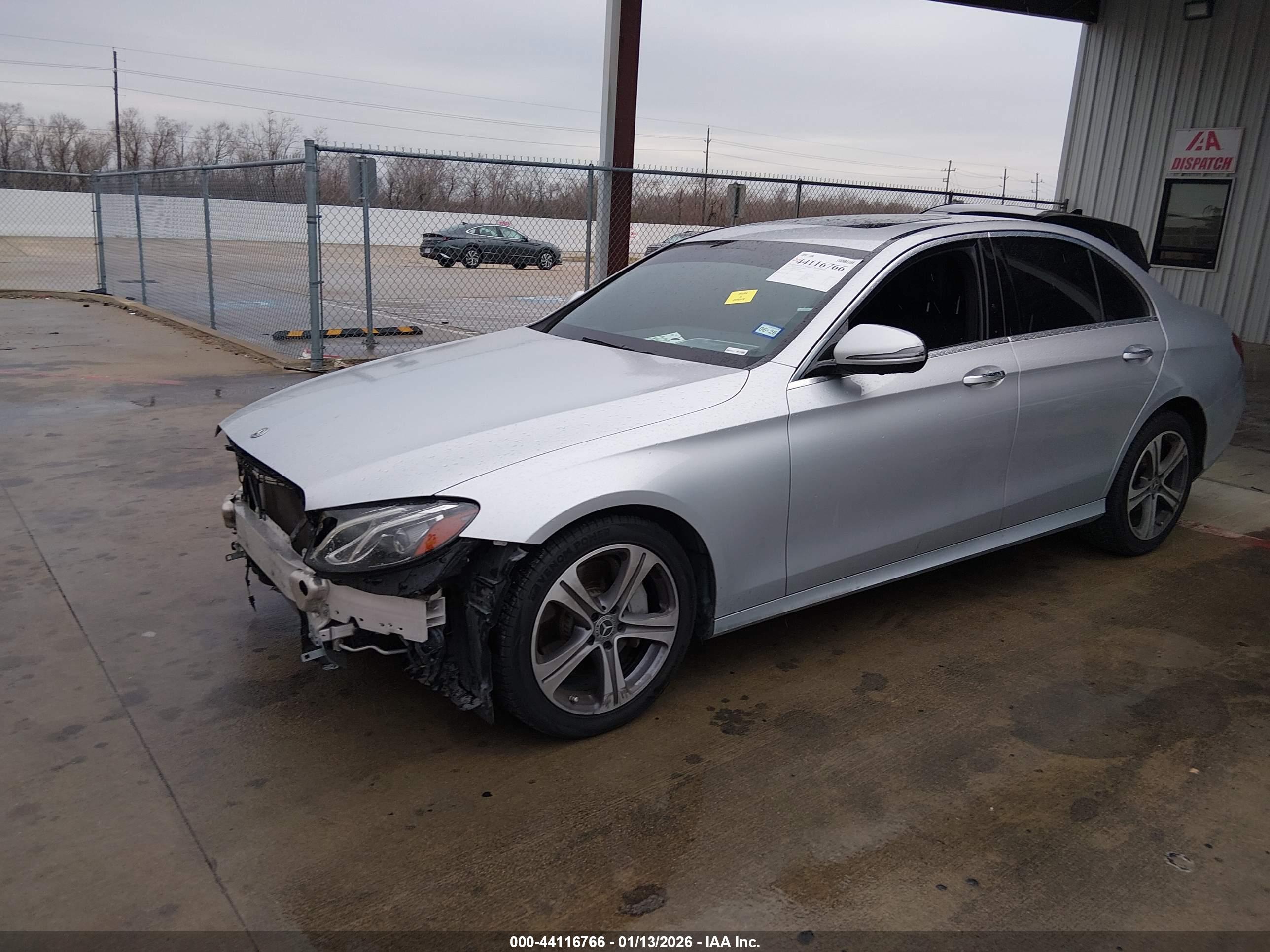 MERCEDES-BENZ E image 2