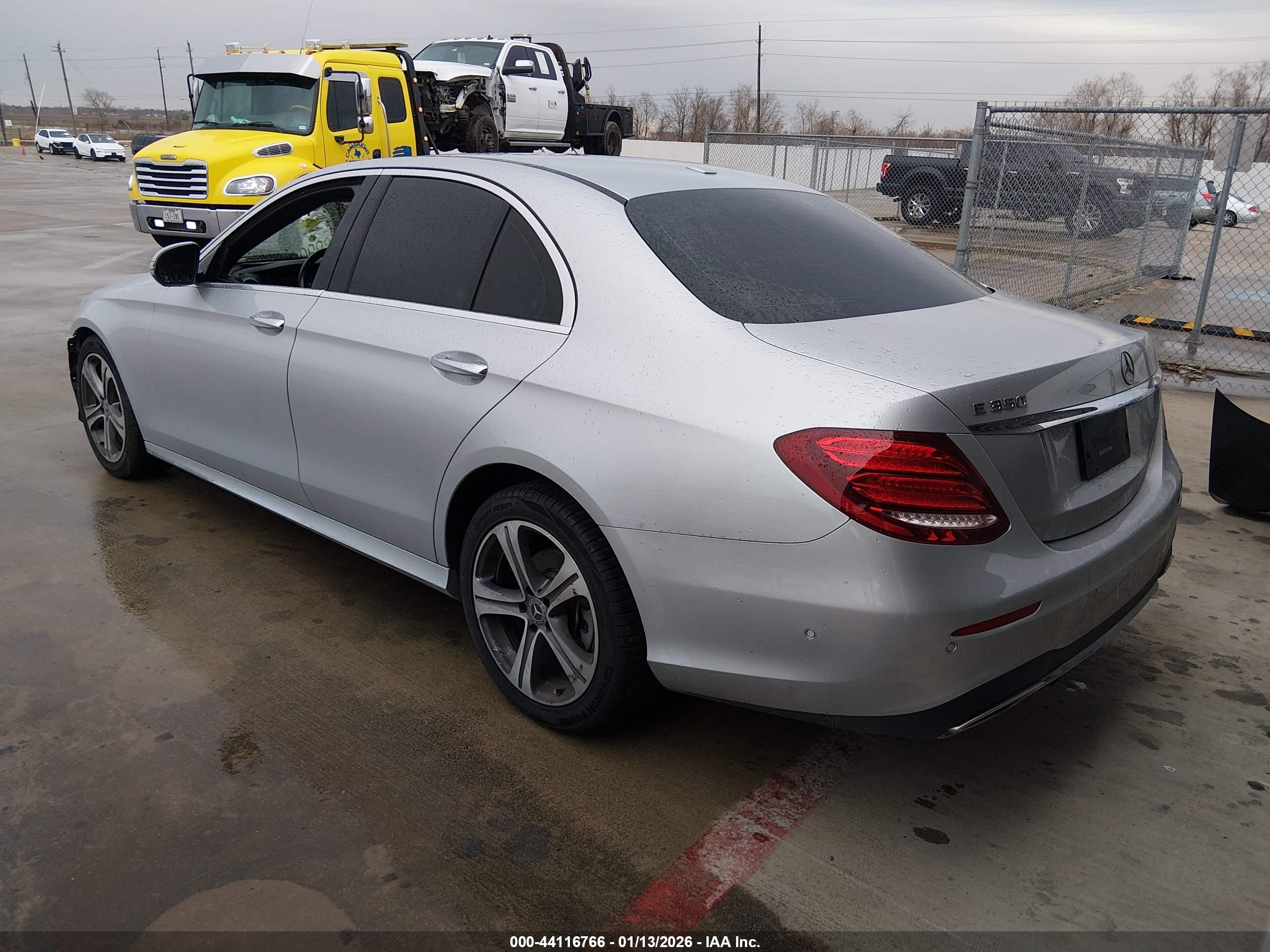 MERCEDES-BENZ E image 3