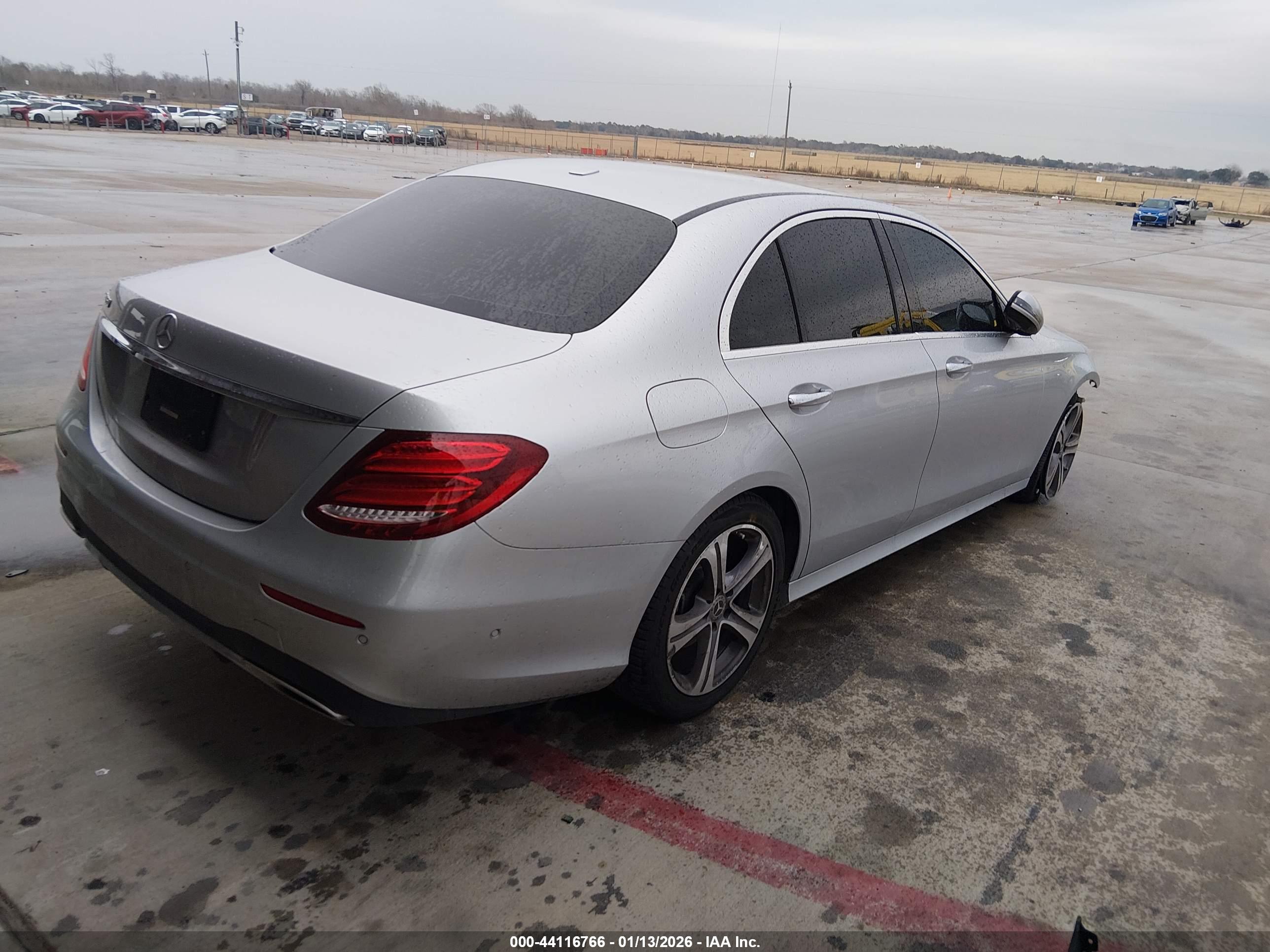 MERCEDES-BENZ E image 4