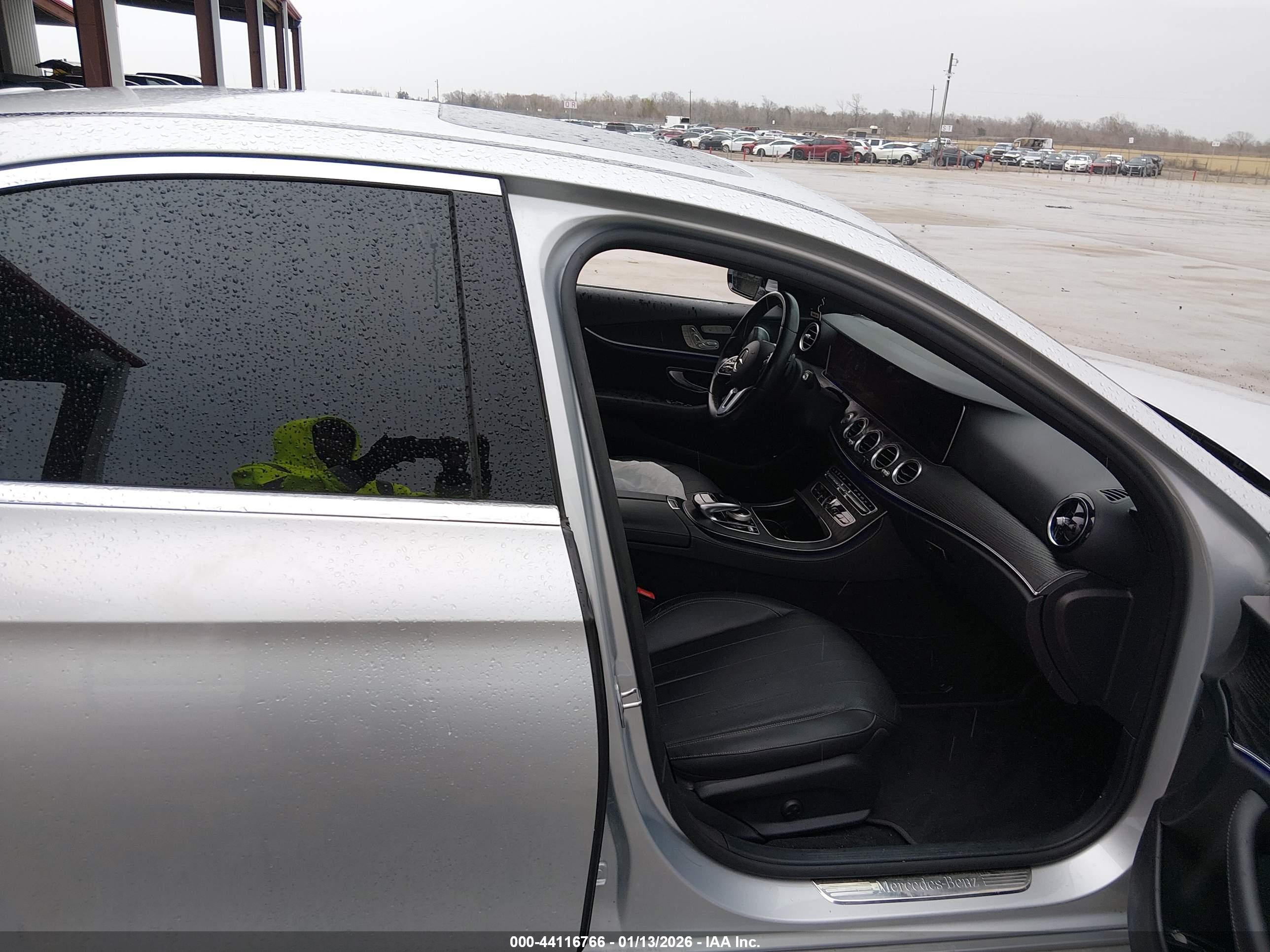 MERCEDES-BENZ E image 5