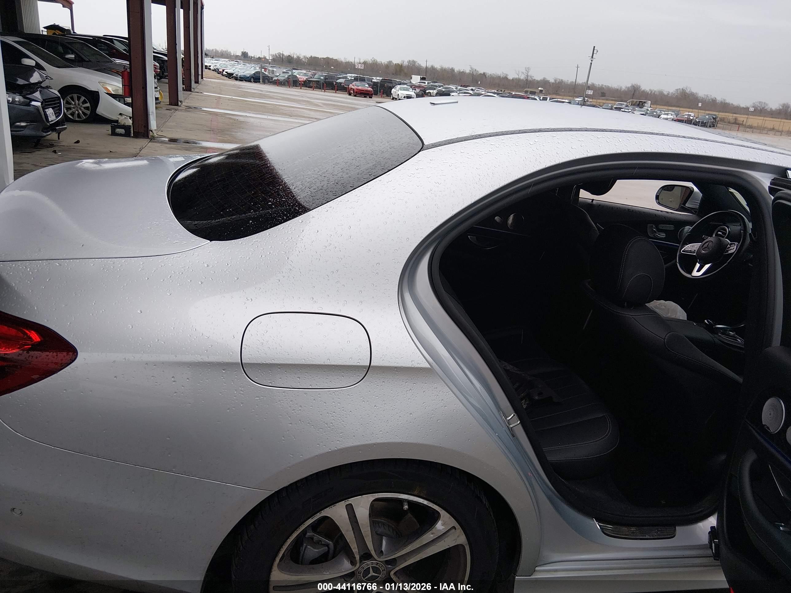 MERCEDES-BENZ E image 8