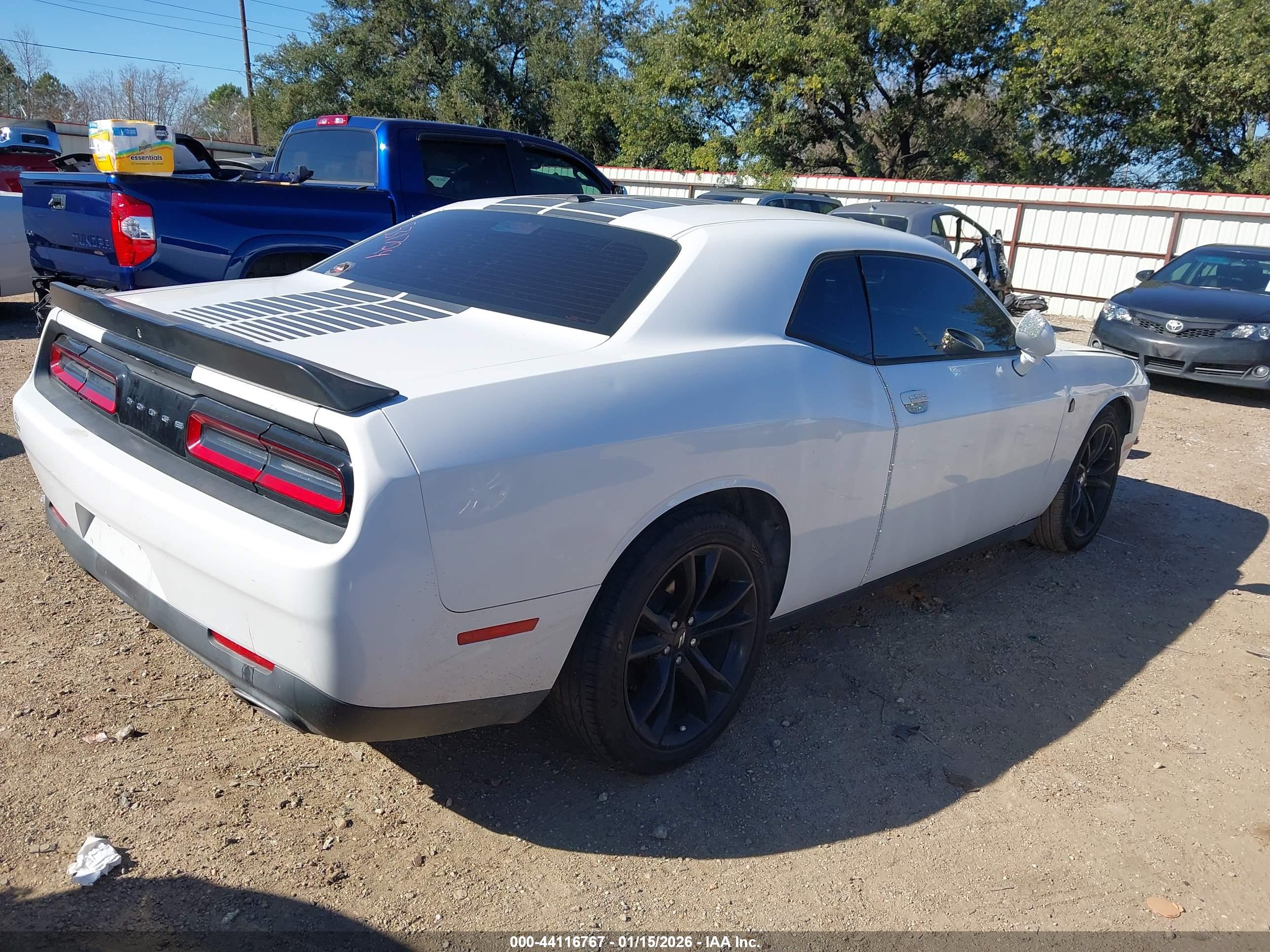 DODGE CHALLENGER image 4