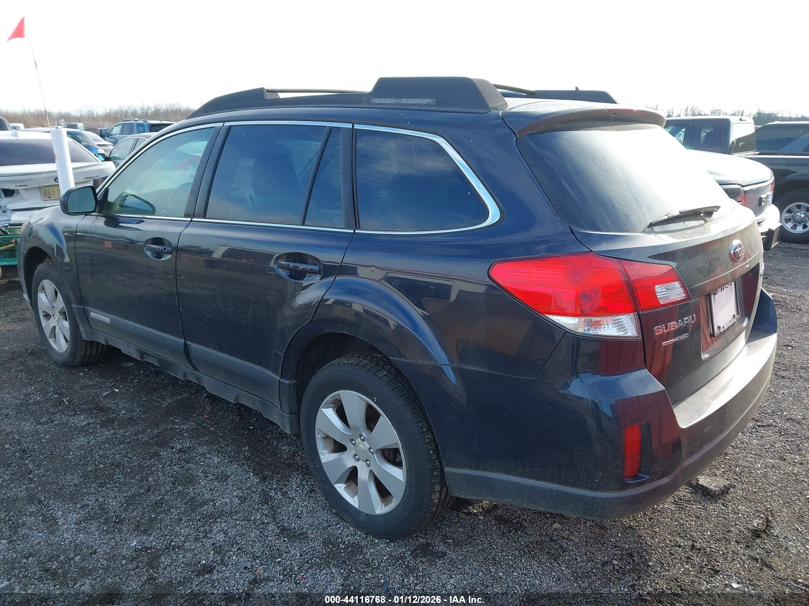 SUBARU OUTBACK image 3