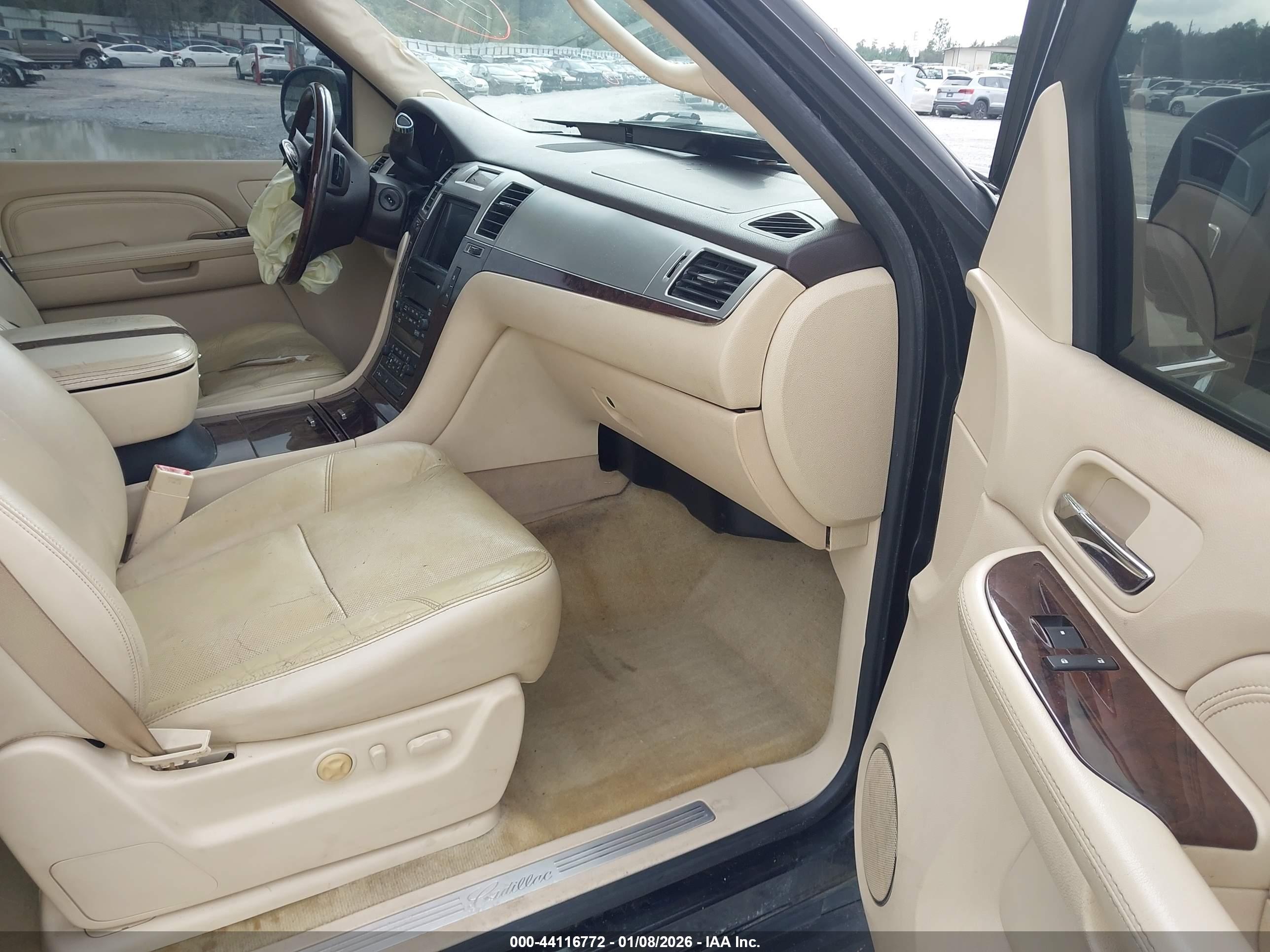 CADILLAC ESCALADE image 5