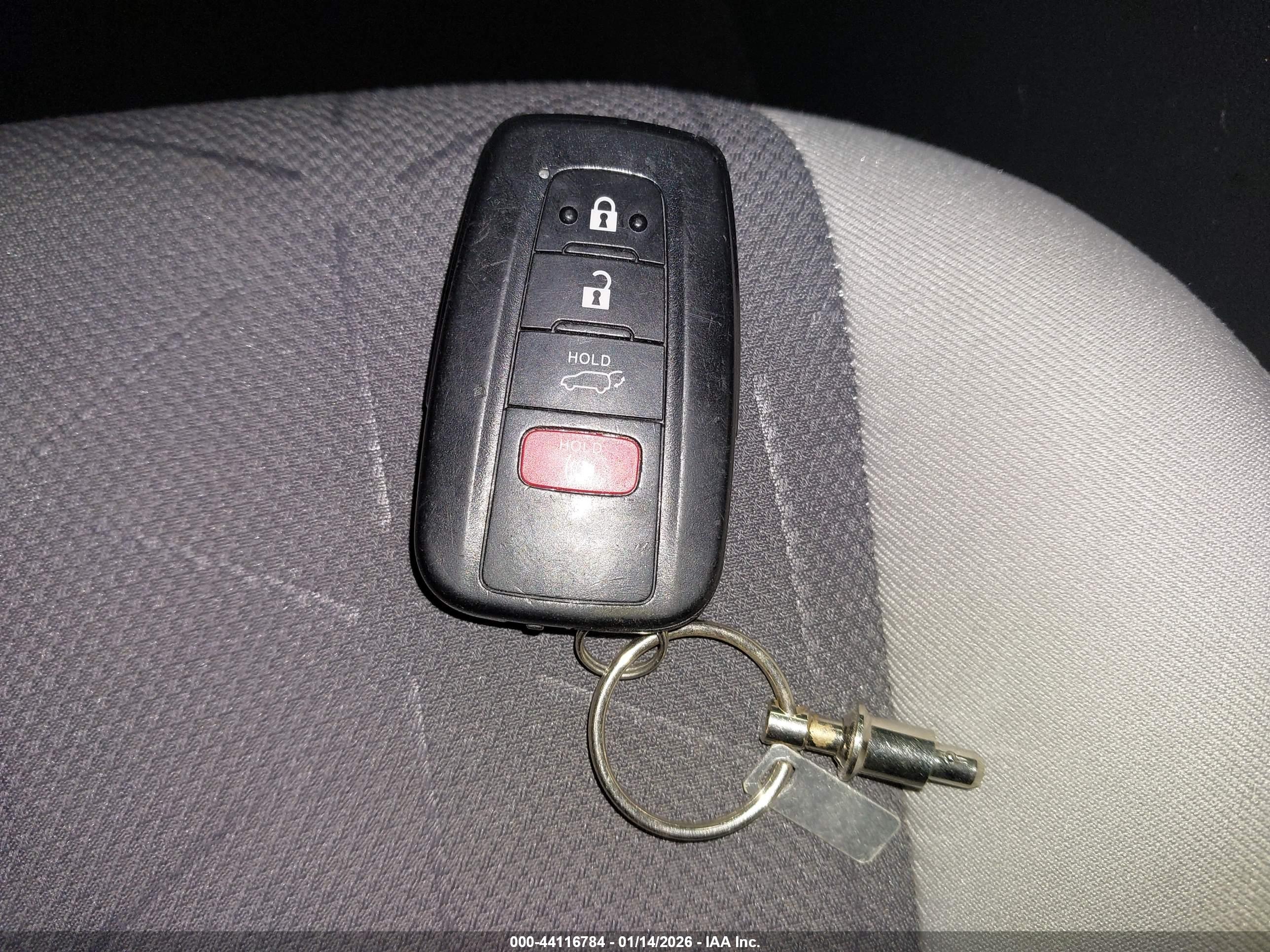 TOYOTA RAV4 image 11