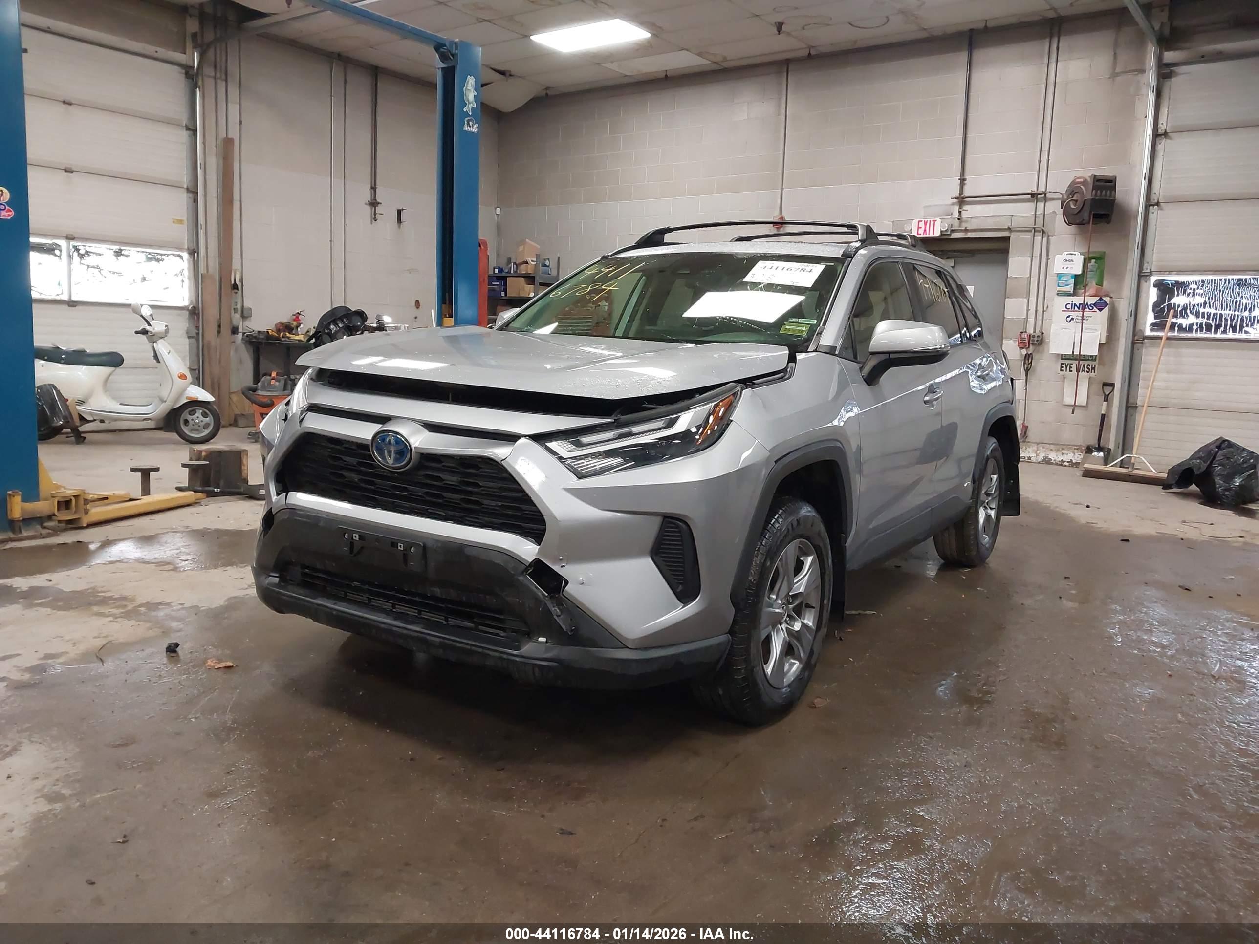 TOYOTA RAV4 image 2