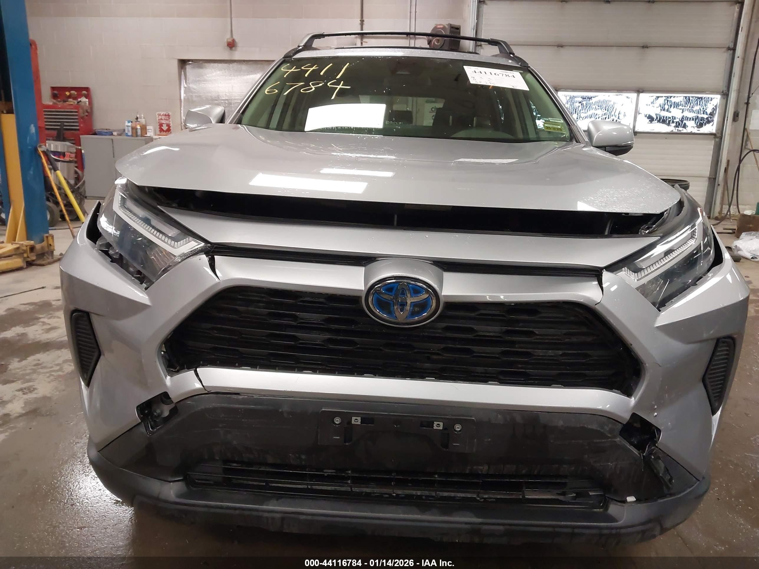 TOYOTA RAV4 image 6