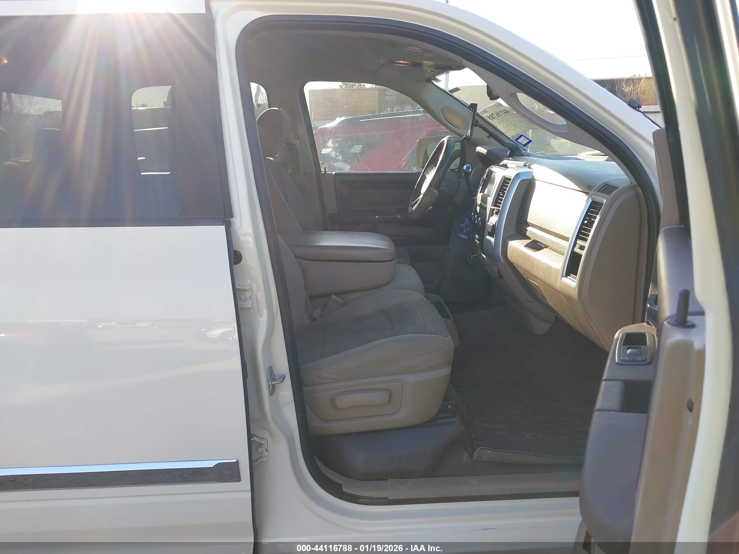 DODGE RAM image 5