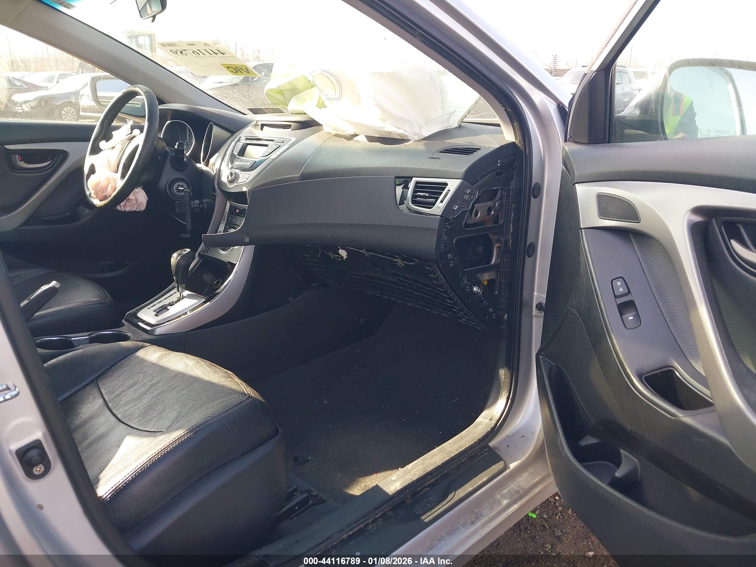 HYUNDAI ELANTRA image 5