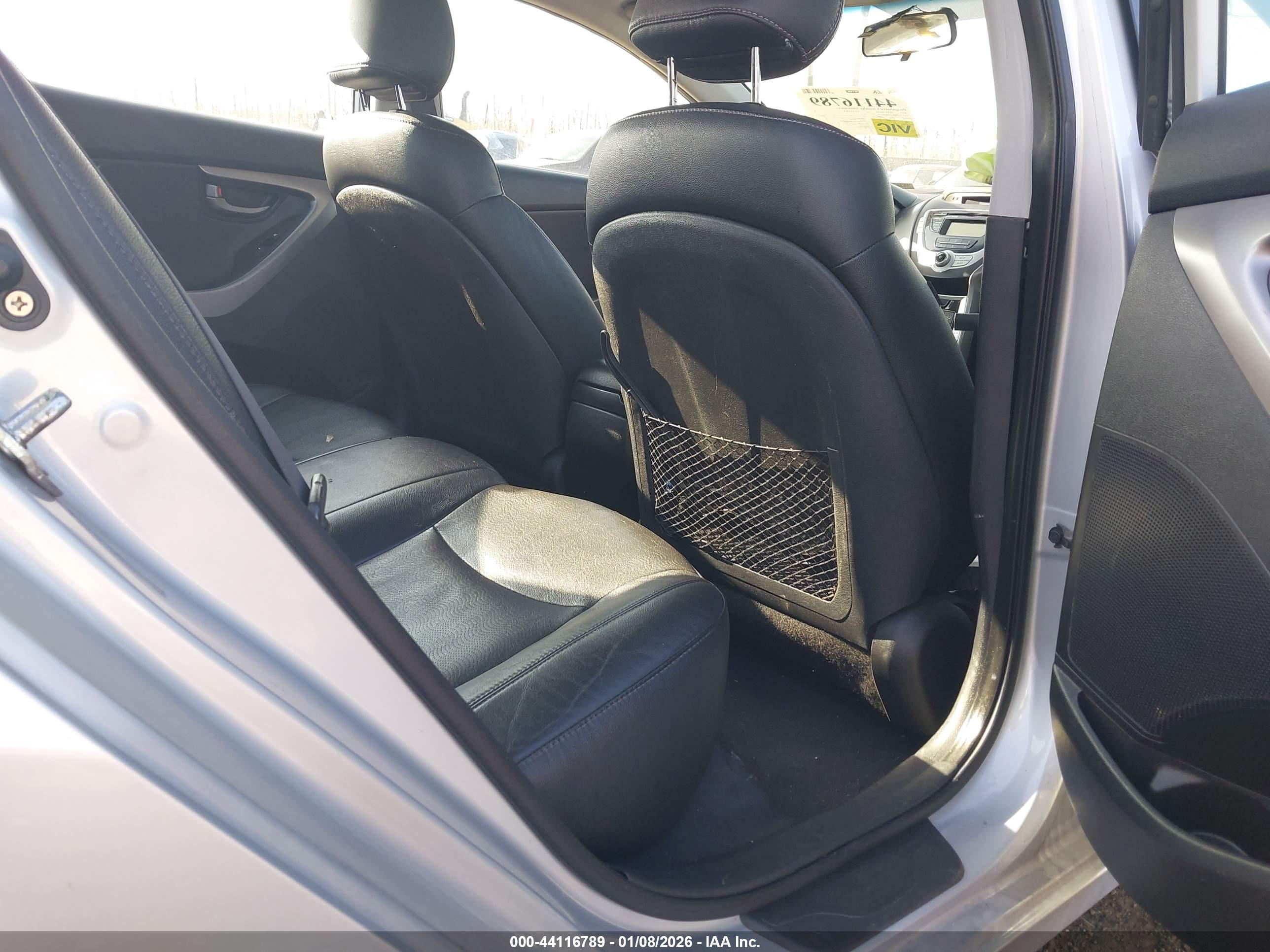 HYUNDAI ELANTRA image 8