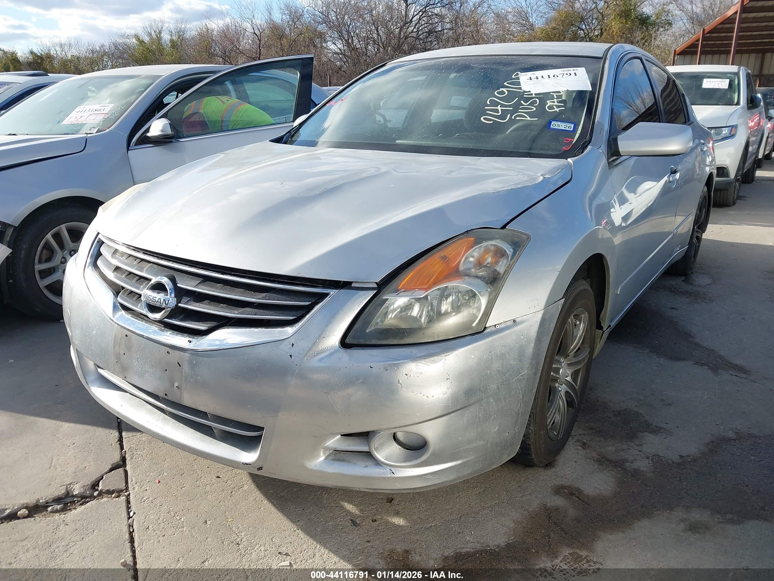 NISSAN ALTIMA image 2