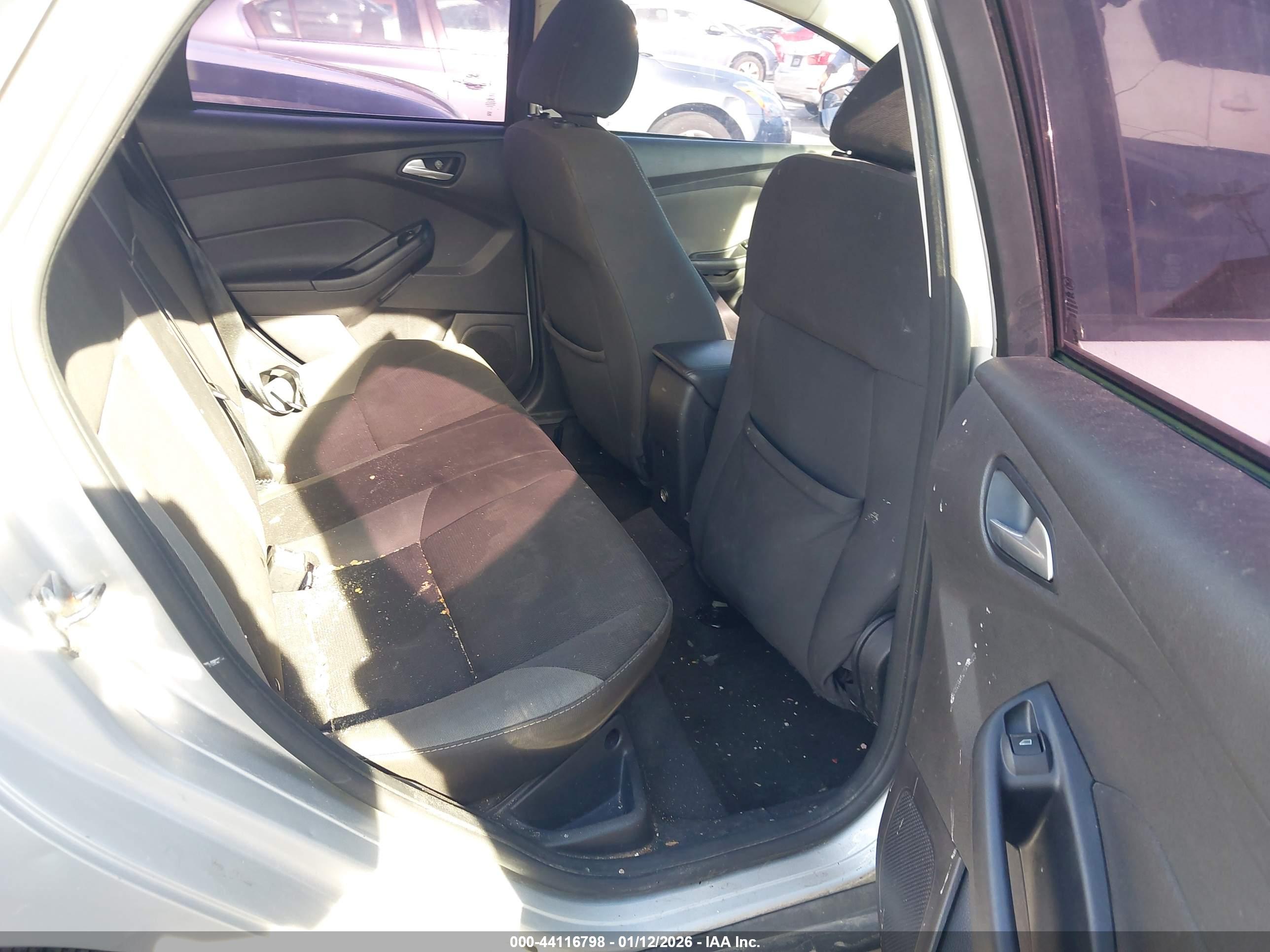 FORD FOCUS image 8