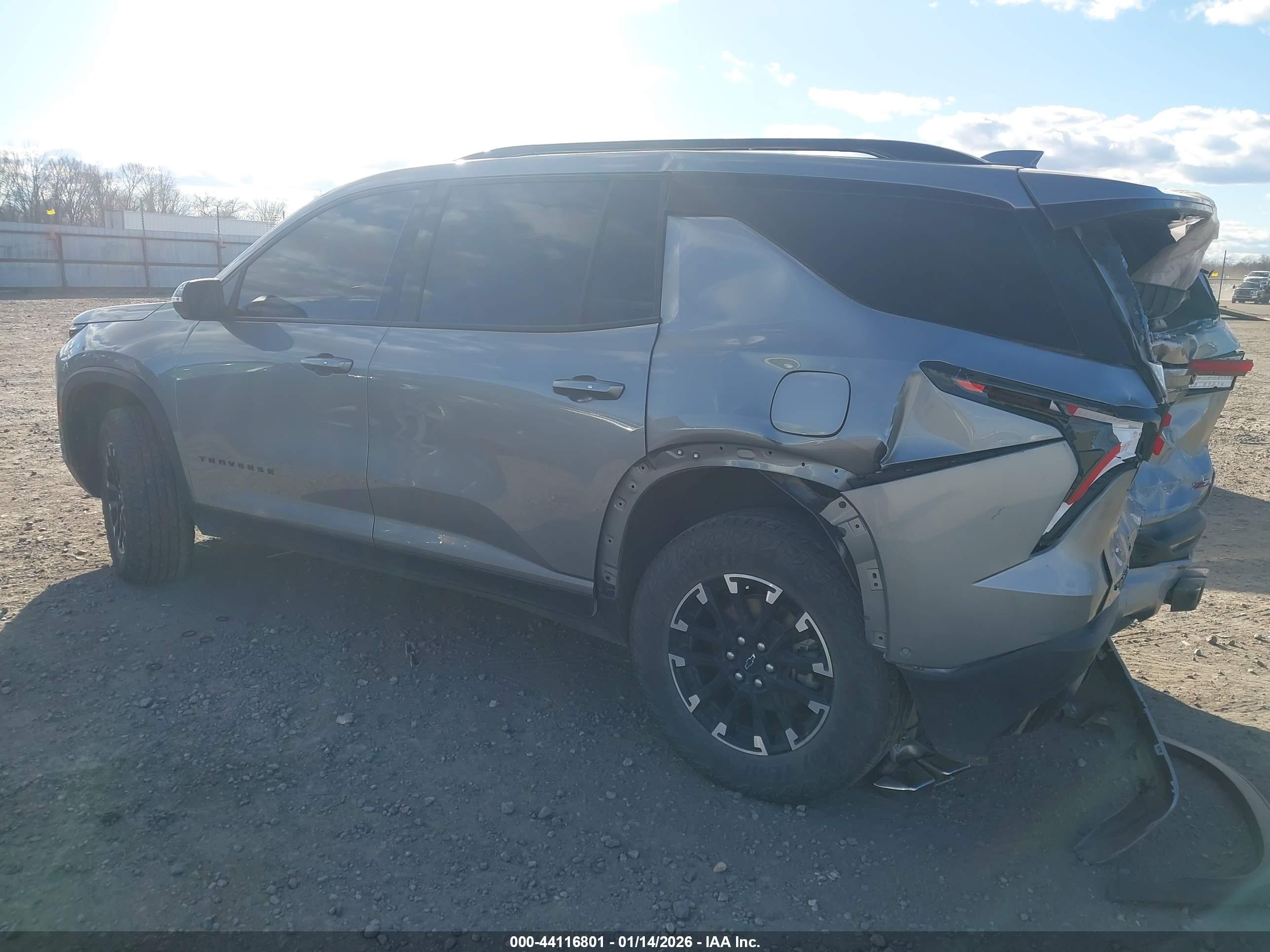 CHEVROLET TRAVERSE image 3