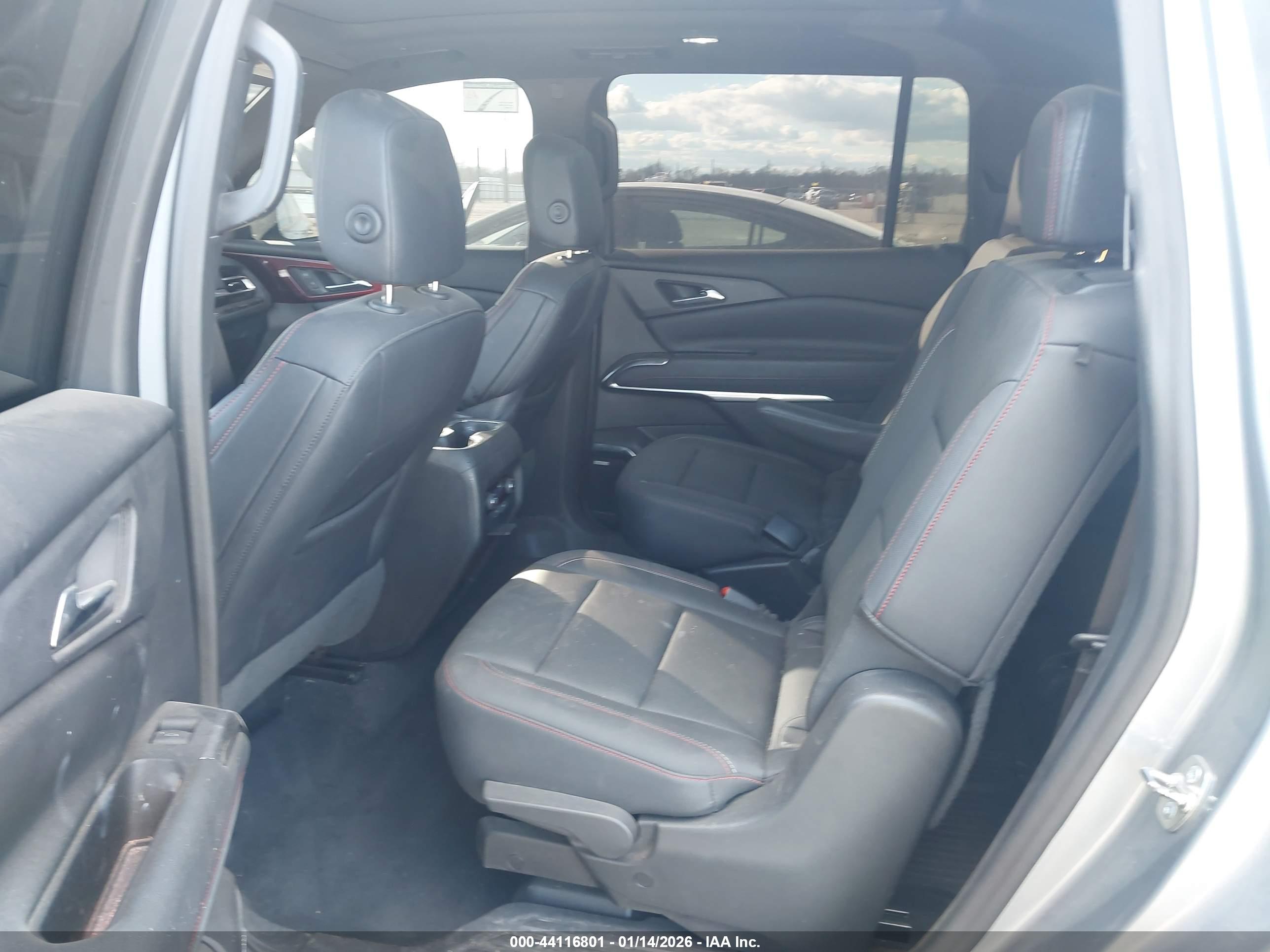 CHEVROLET TRAVERSE image 8