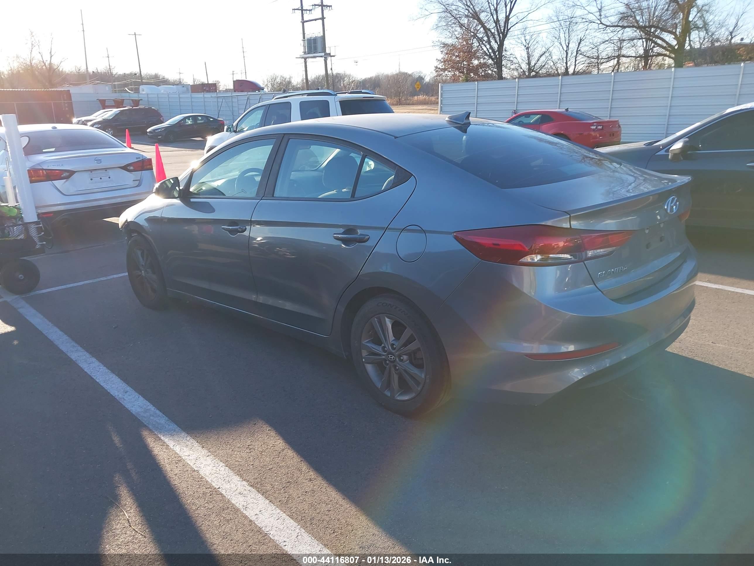 HYUNDAI ELANTRA image 3
