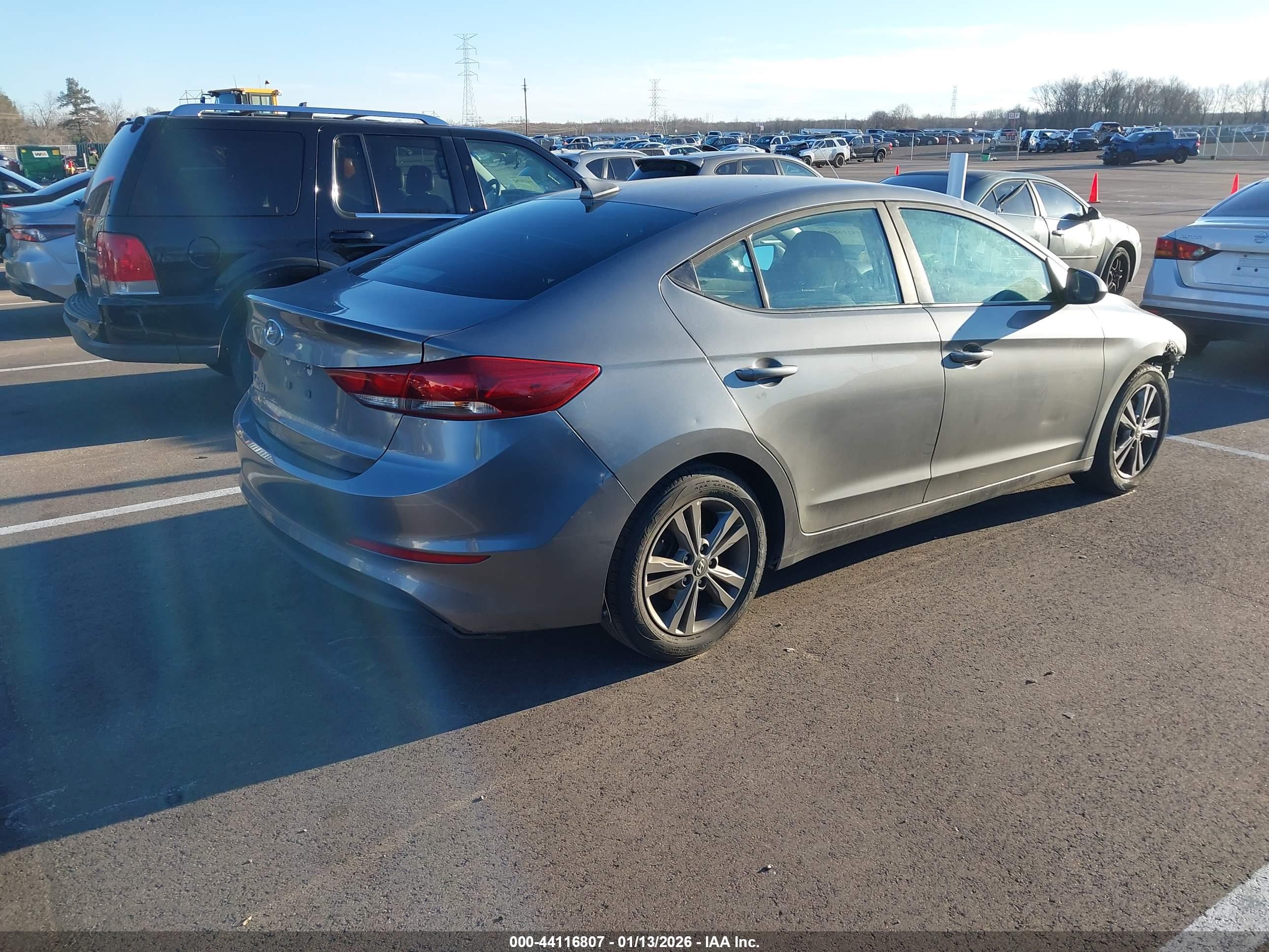 HYUNDAI ELANTRA image 4