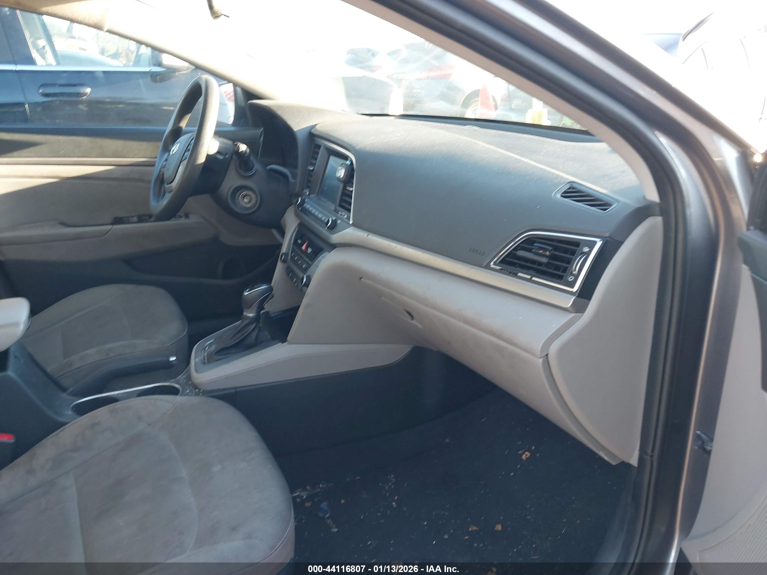 HYUNDAI ELANTRA image 5