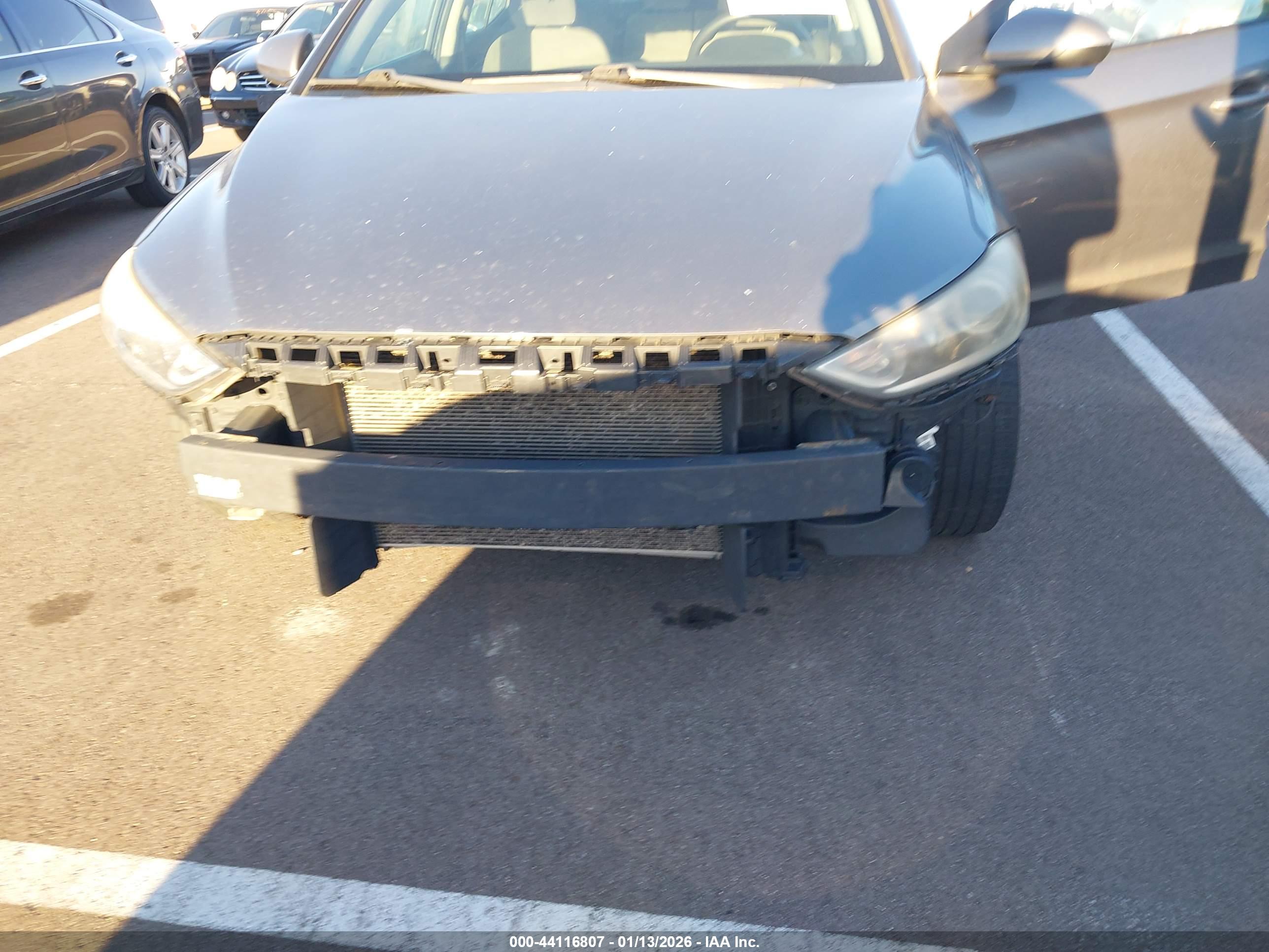 HYUNDAI ELANTRA image 6