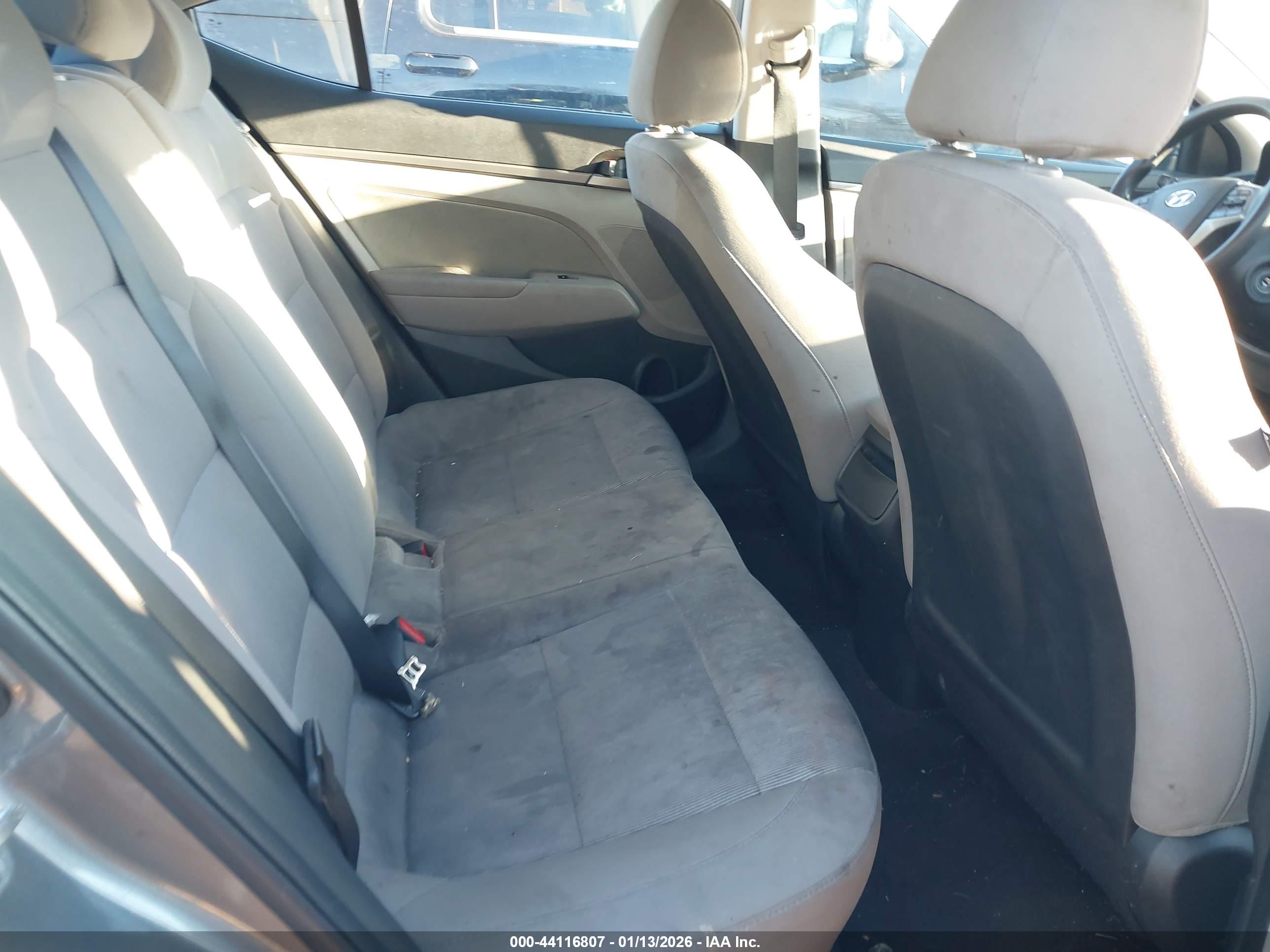 HYUNDAI ELANTRA image 8