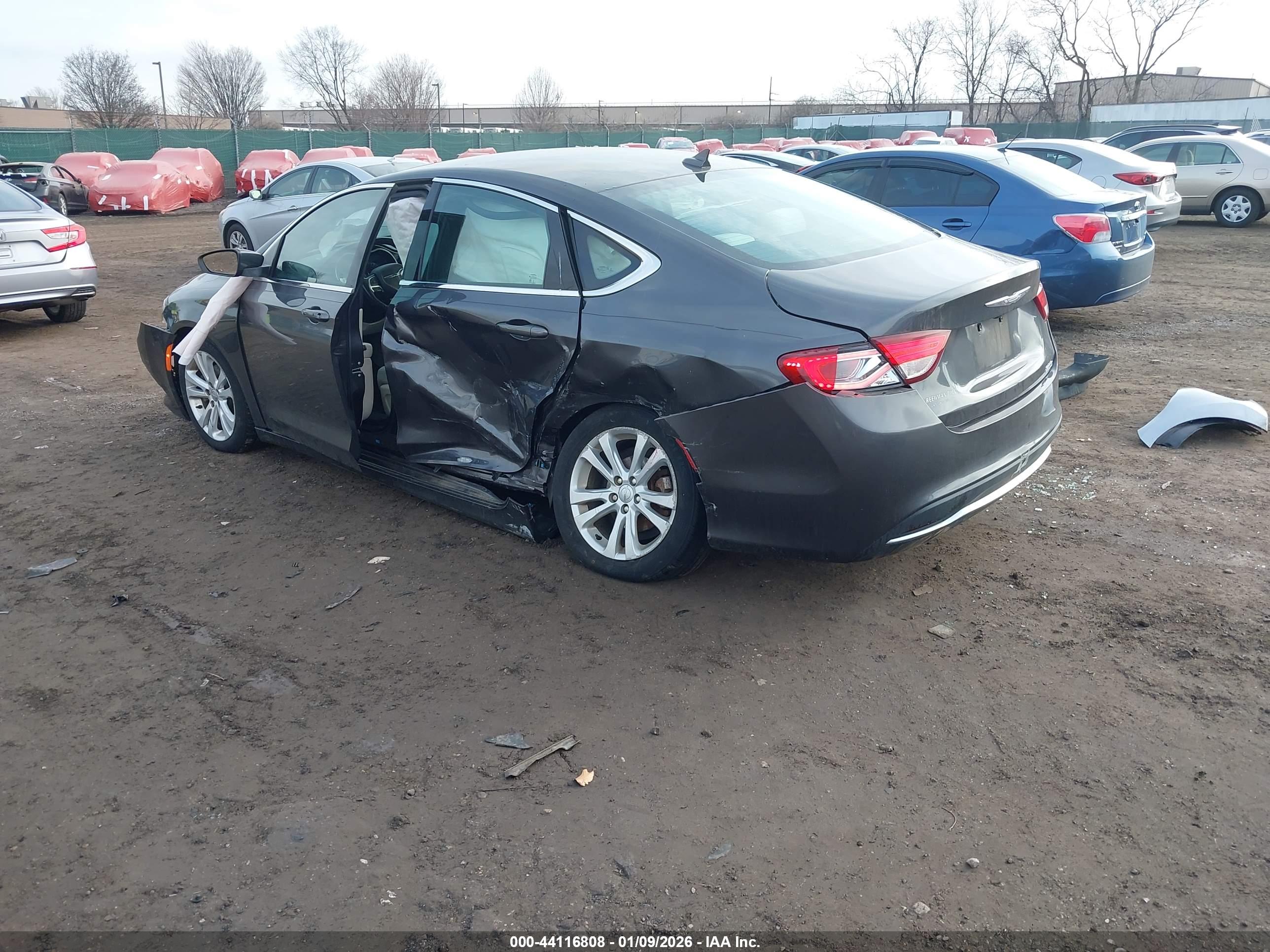 CHRYSLER 200 image 3