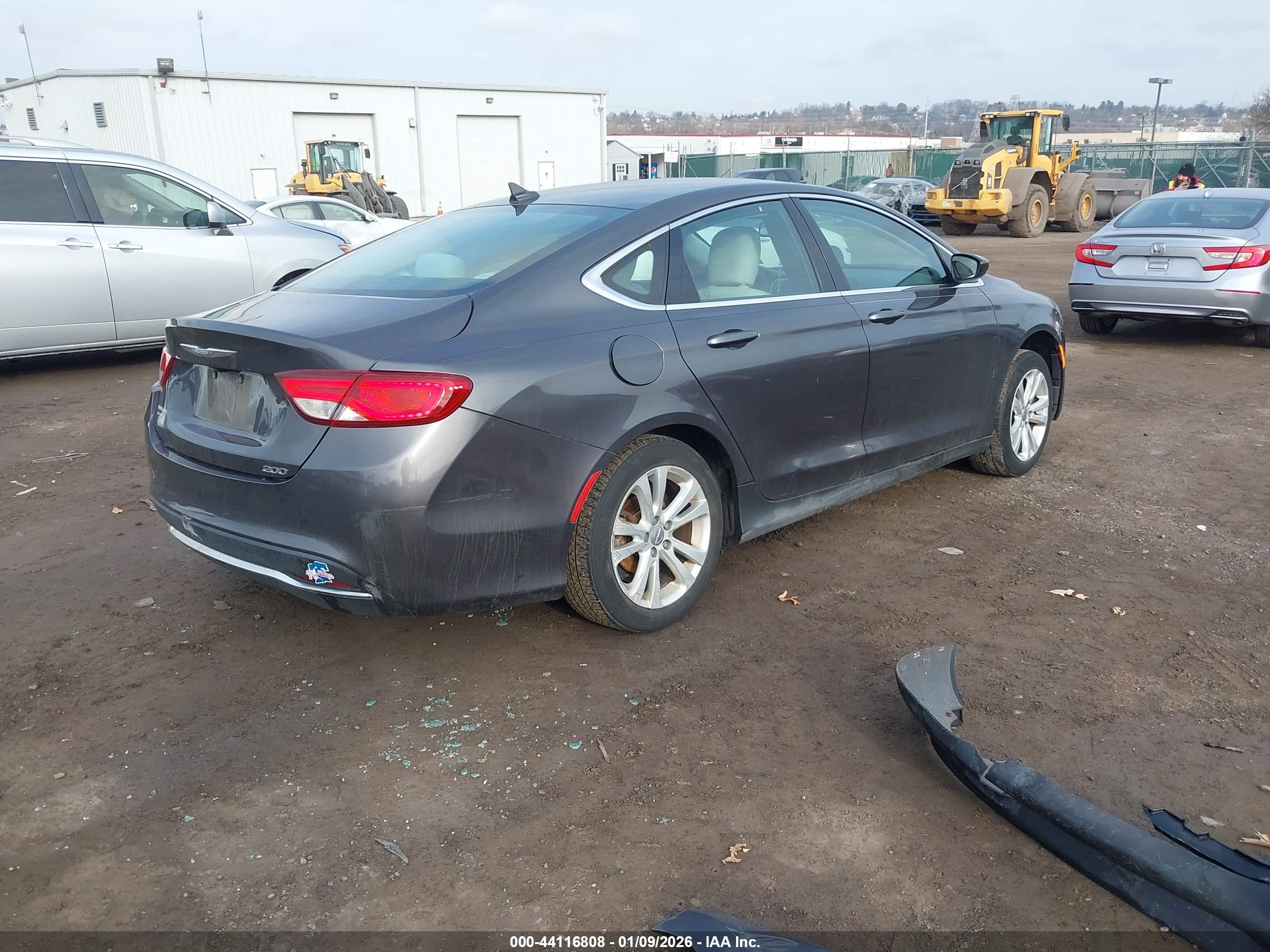 CHRYSLER 200 image 4