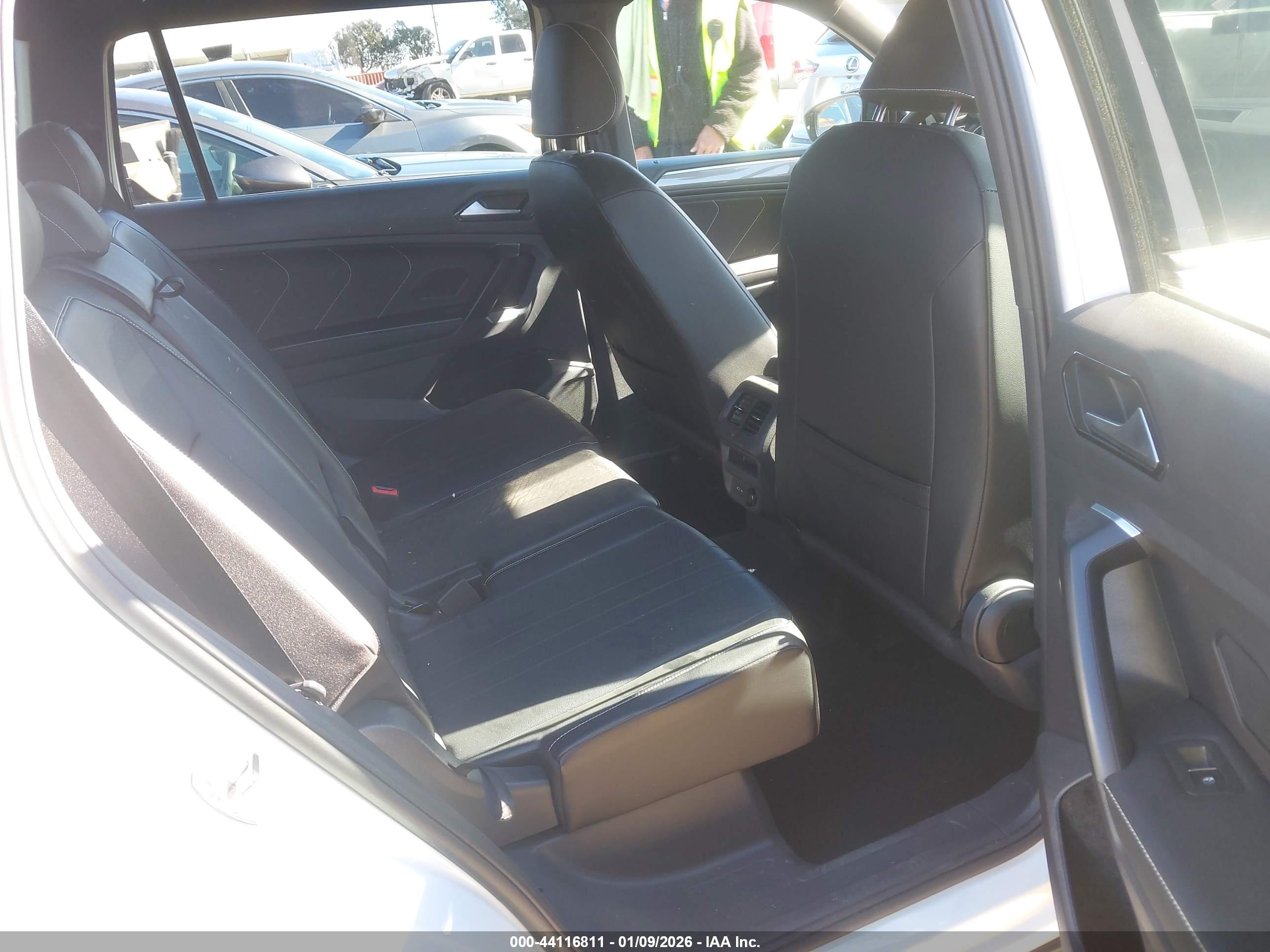 VOLKSWAGEN TIGUAN image 8