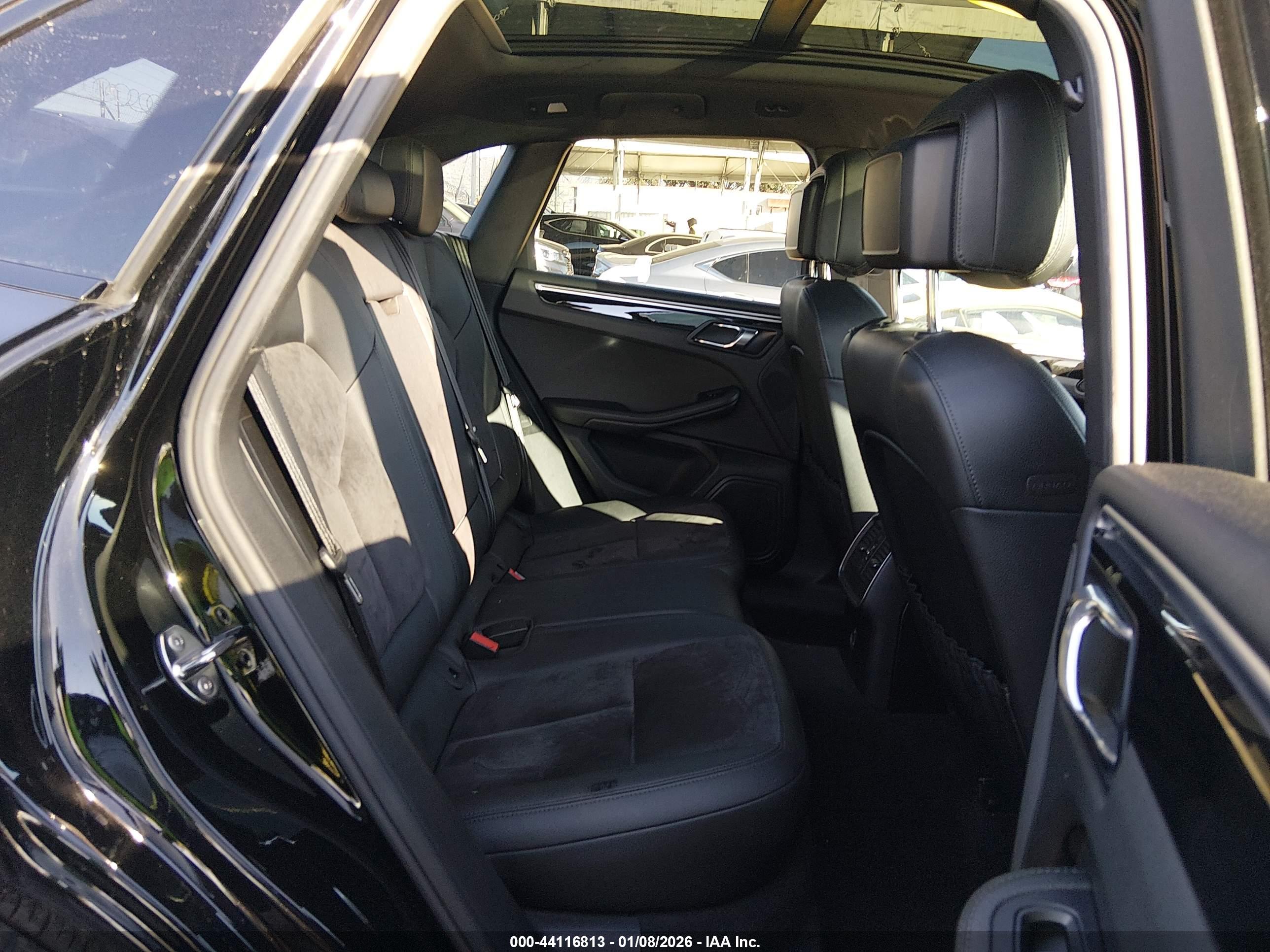 PORSCHE MACAN image 8