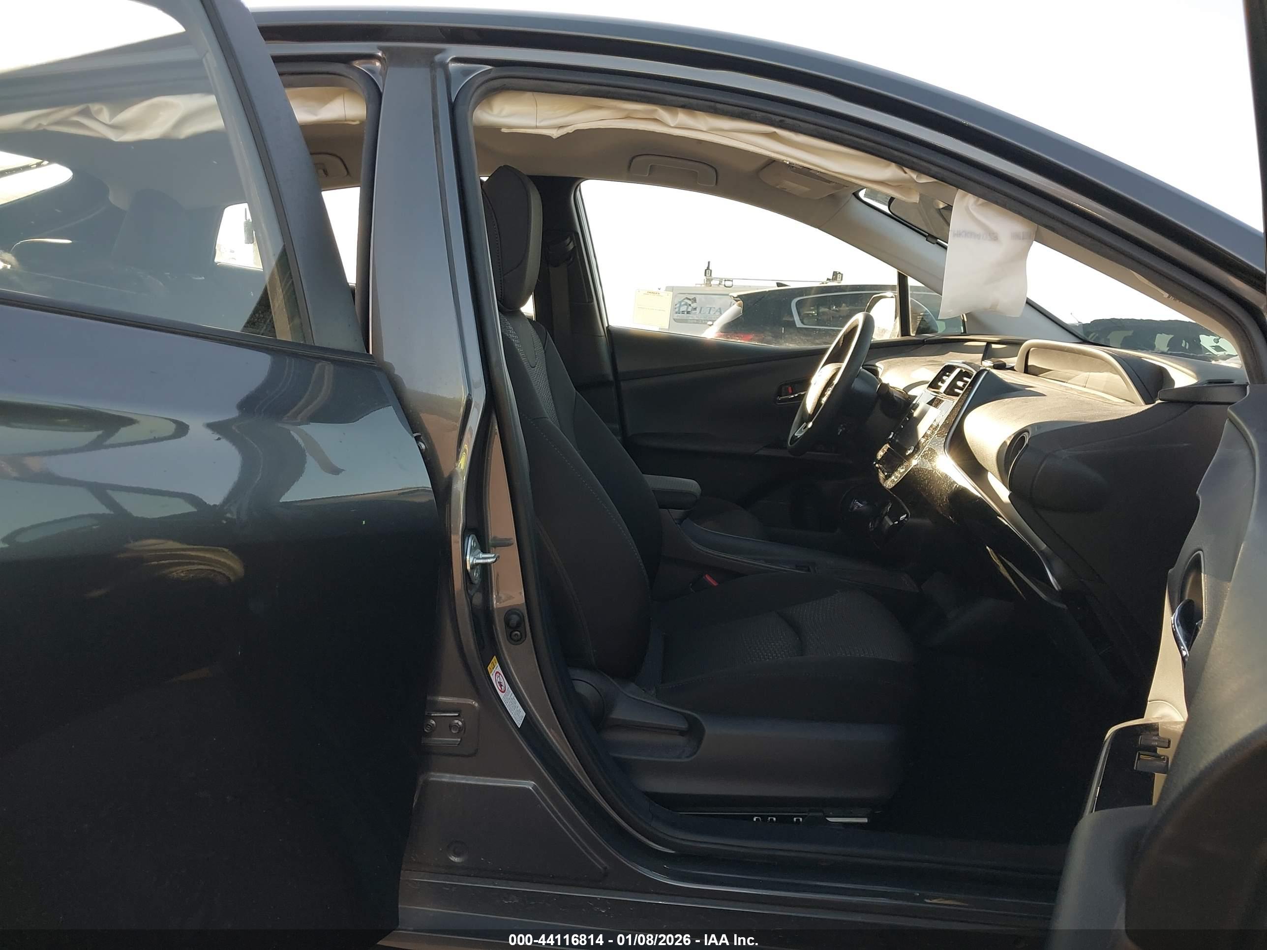 TOYOTA PRIUS image 5