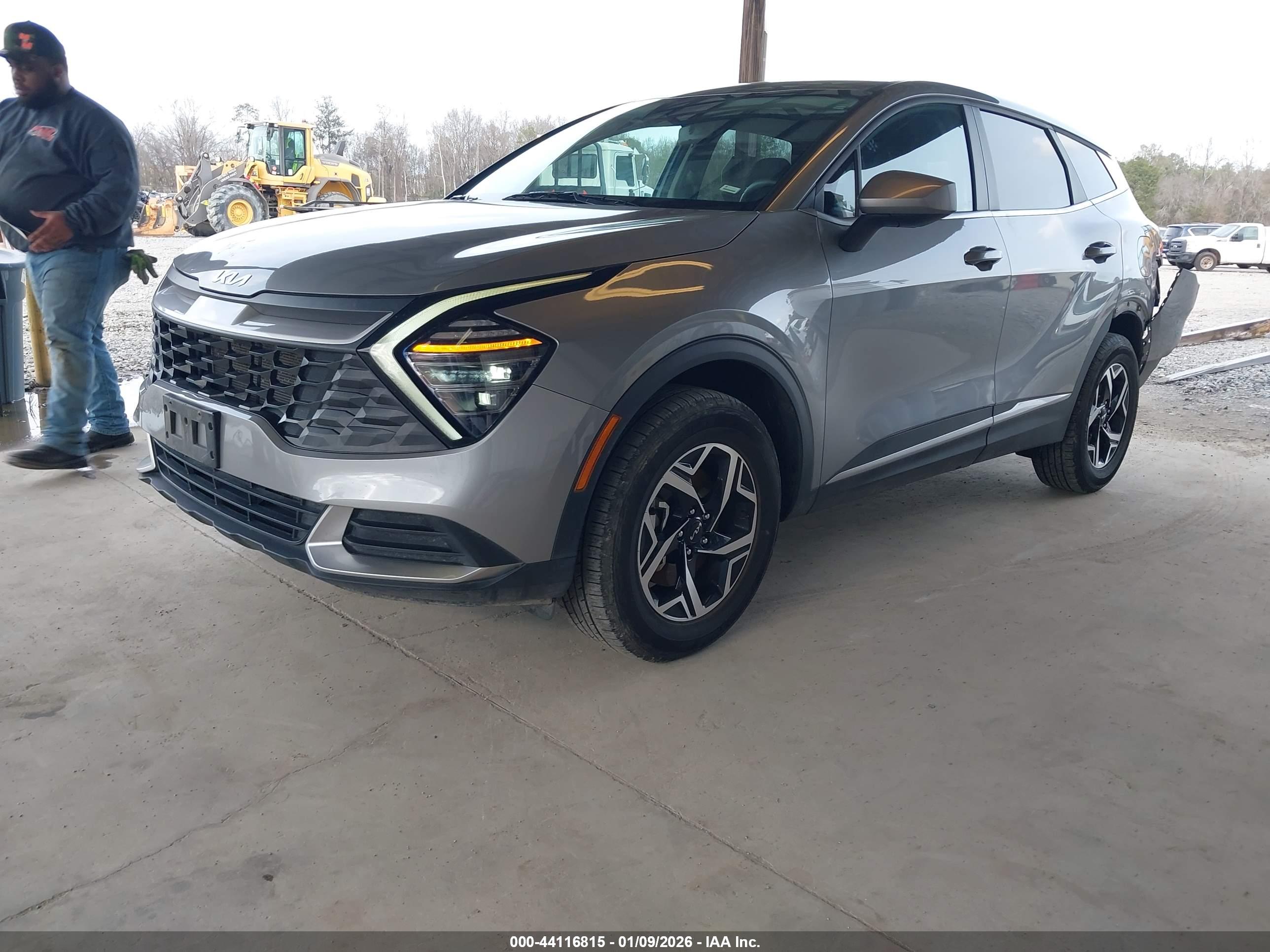 KIA SPORTAGE image 2
