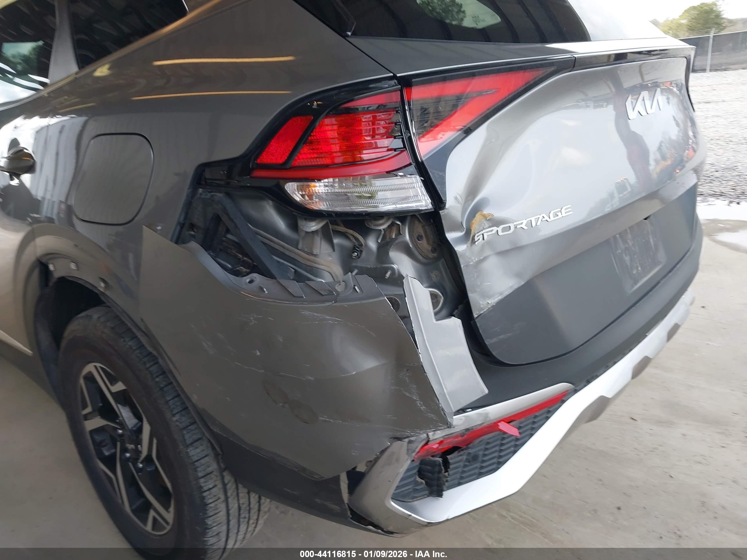 KIA SPORTAGE image 6