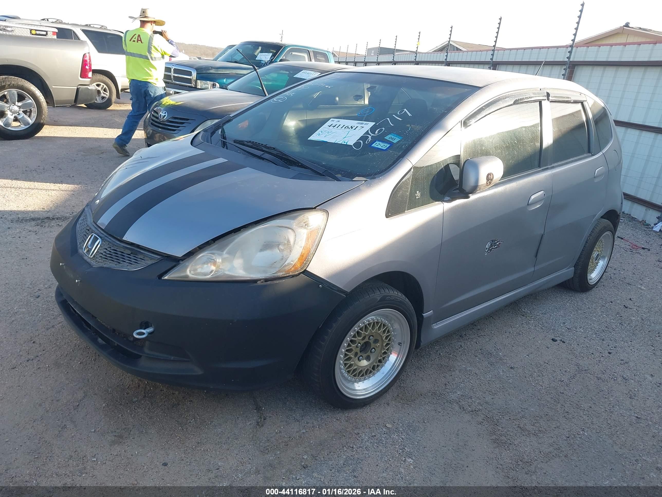 HONDA FIT image 2