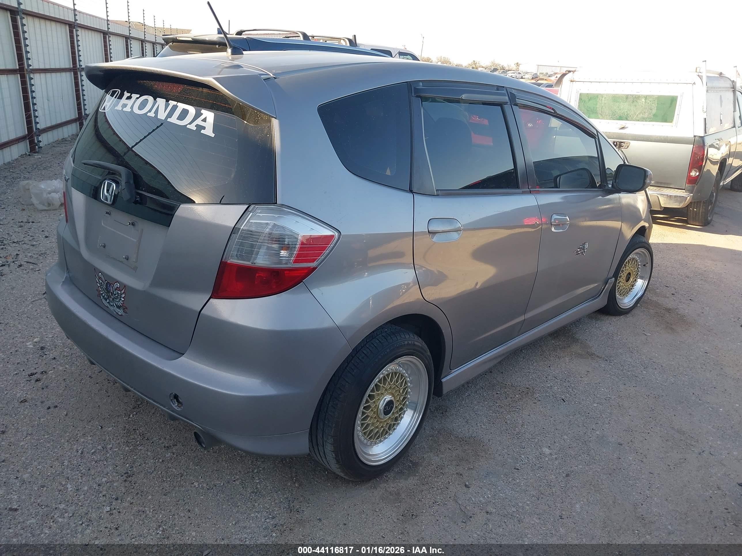 HONDA FIT image 4