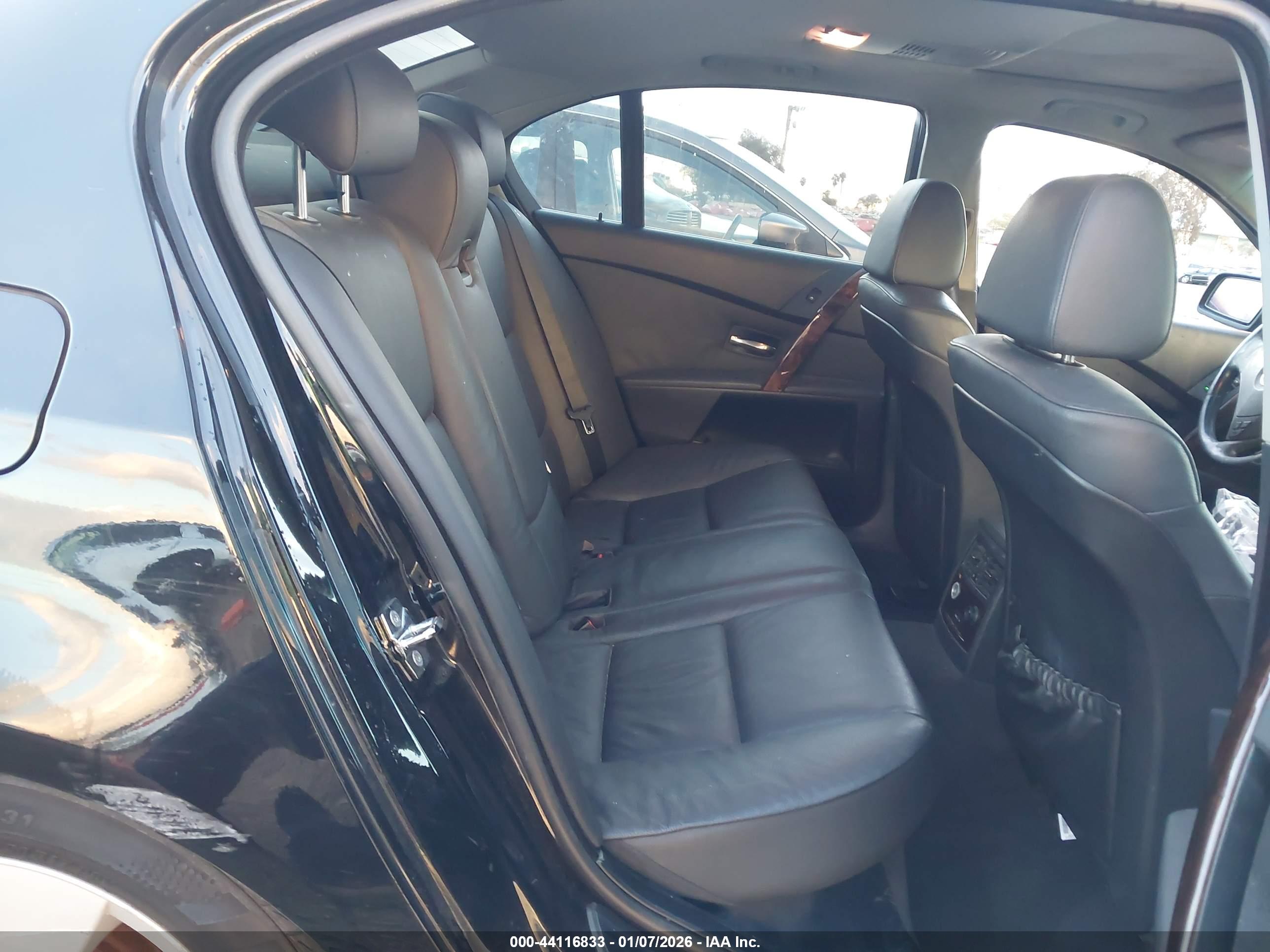 BMW 525I image 8