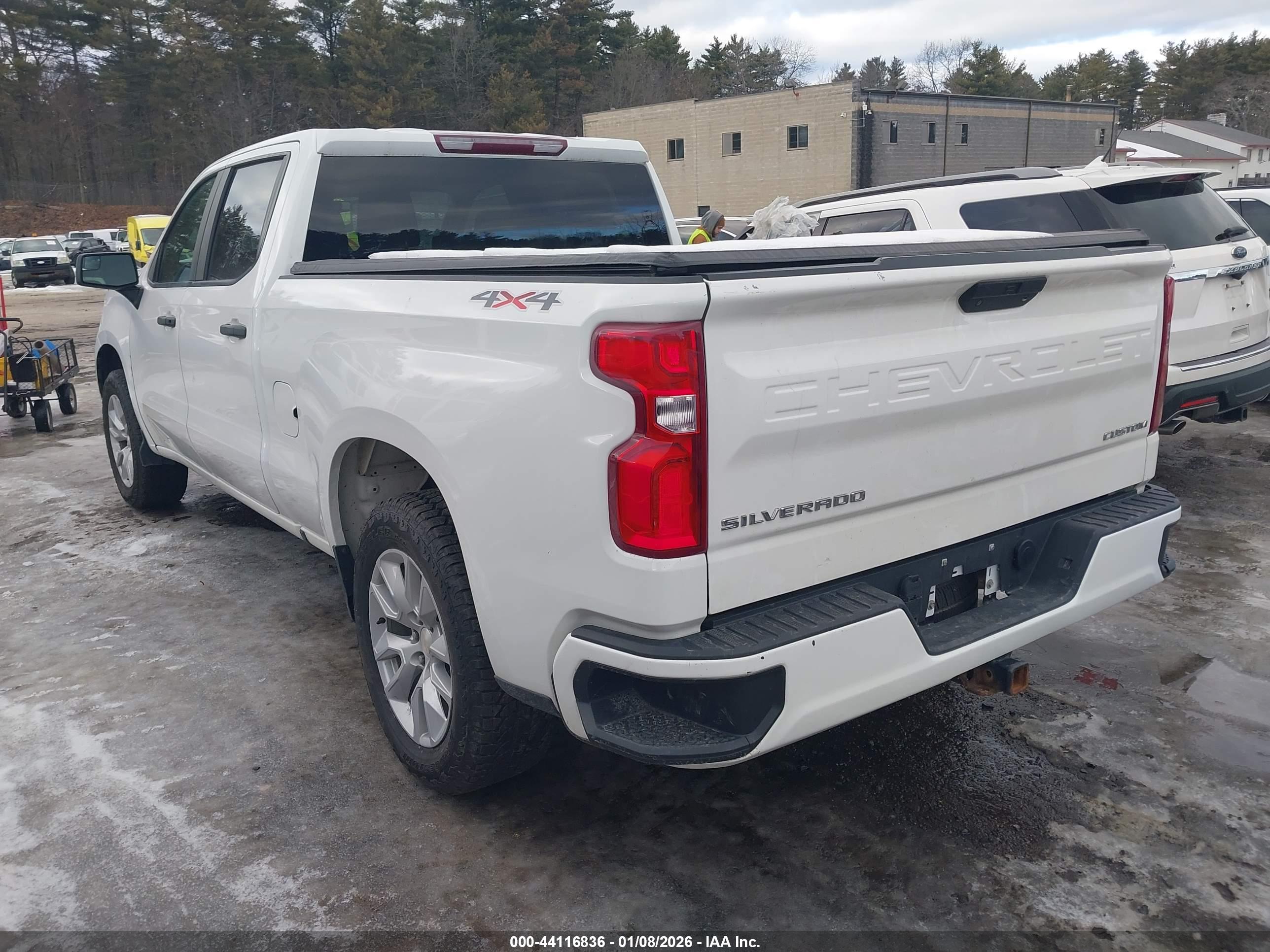 CHEVROLET SILVERADO image 3