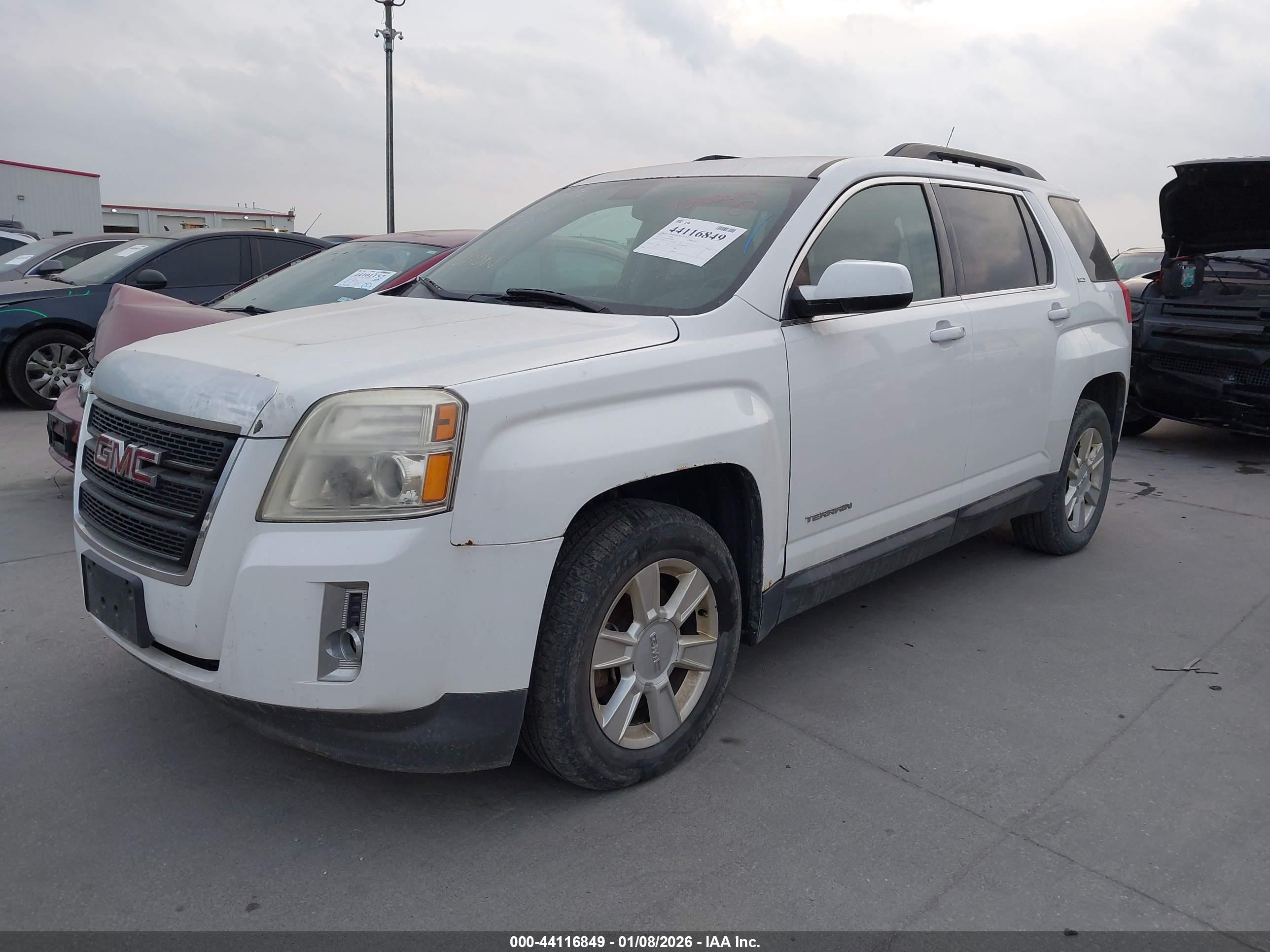 GMC TERRAIN image 2