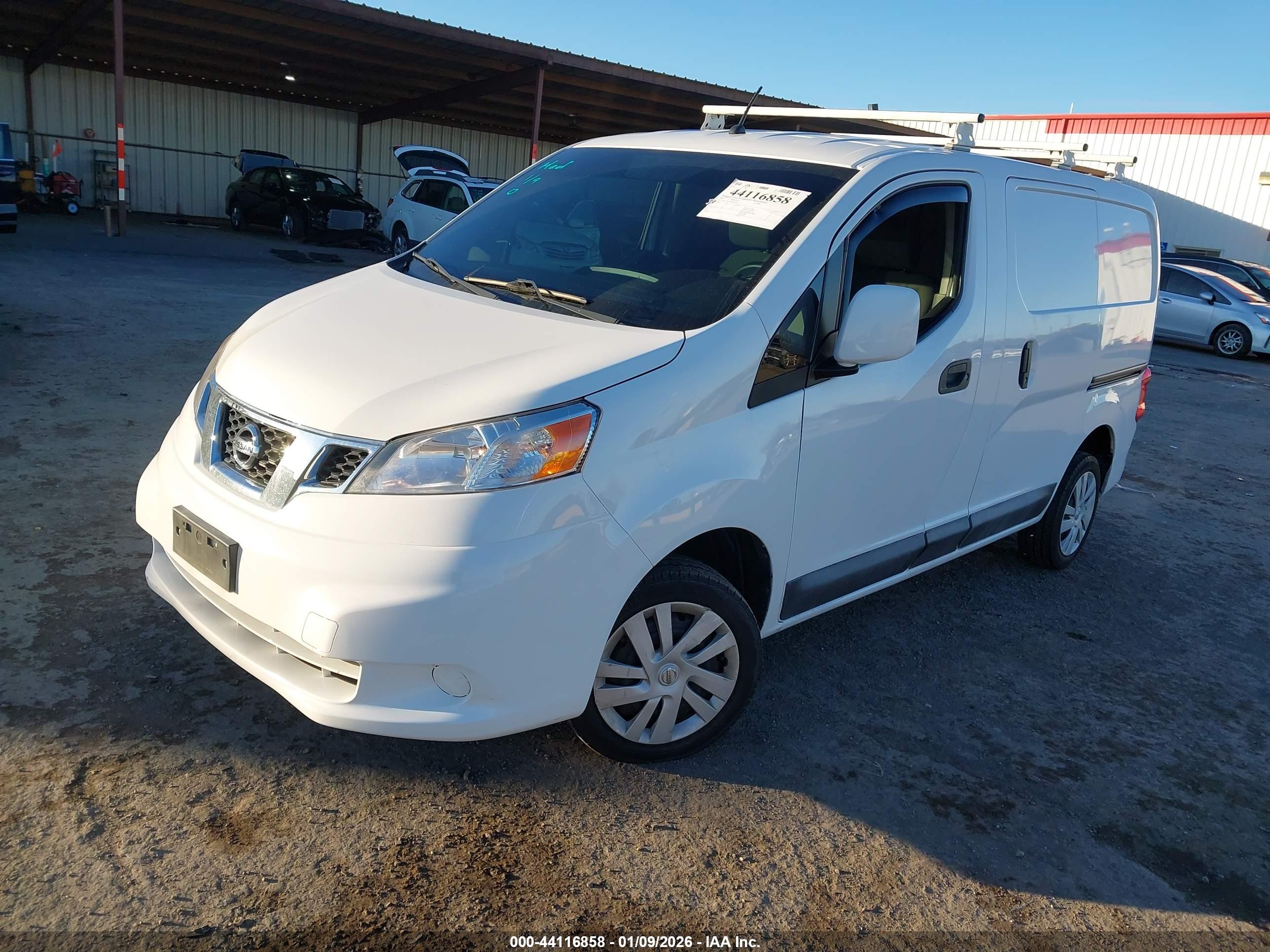 NISSAN NV200 image 2