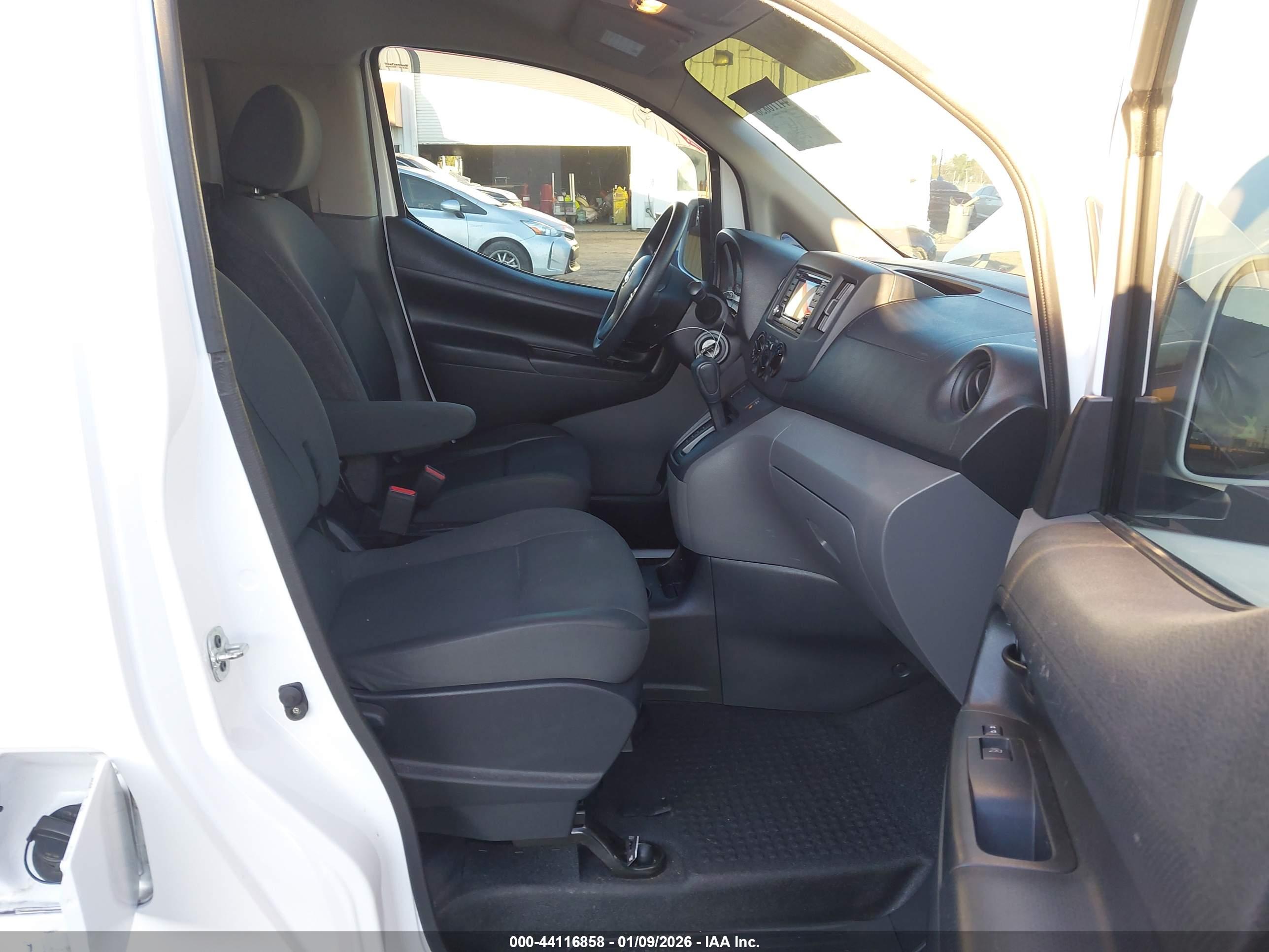 NISSAN NV200 image 5