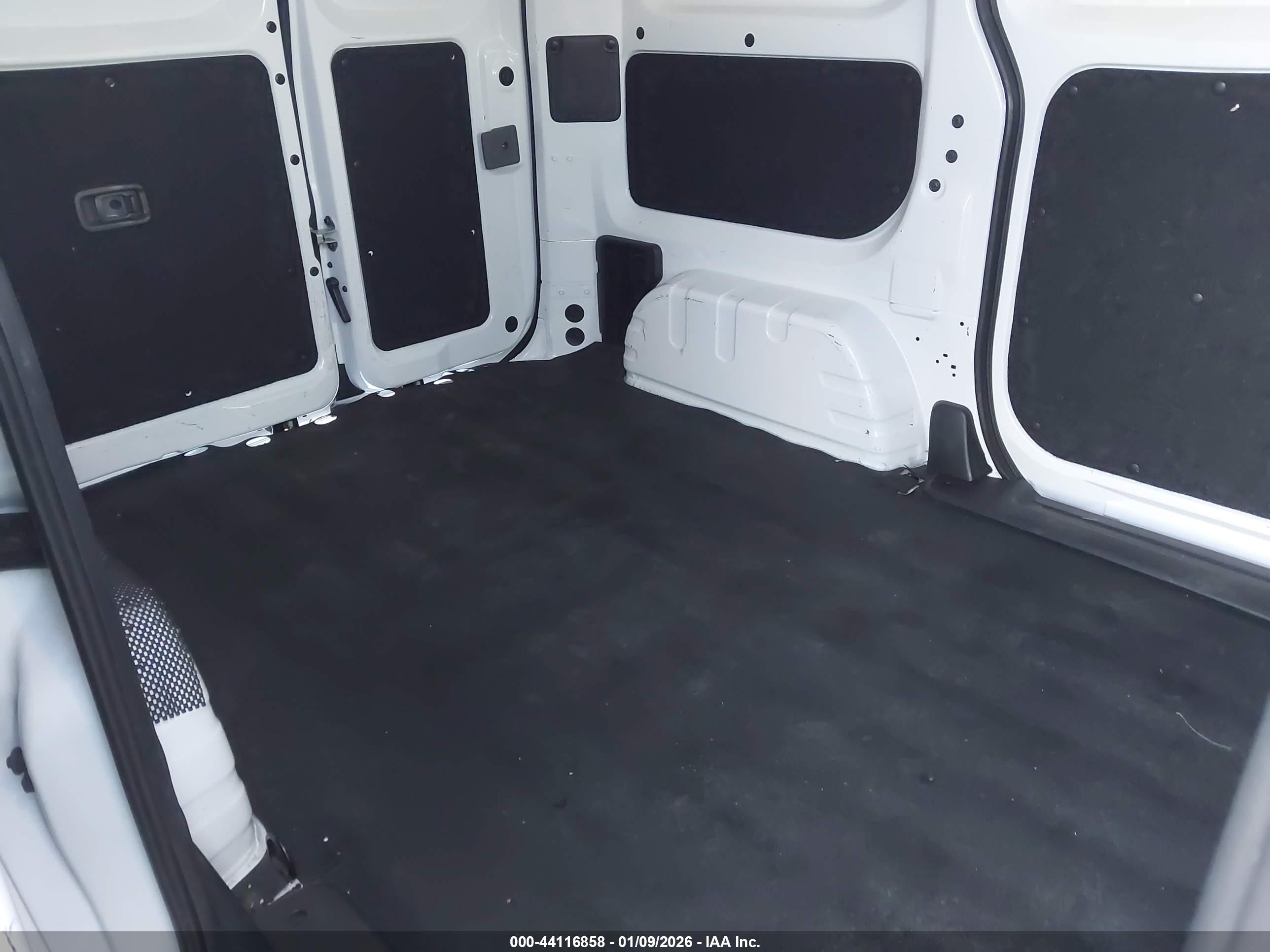 NISSAN NV200 image 8