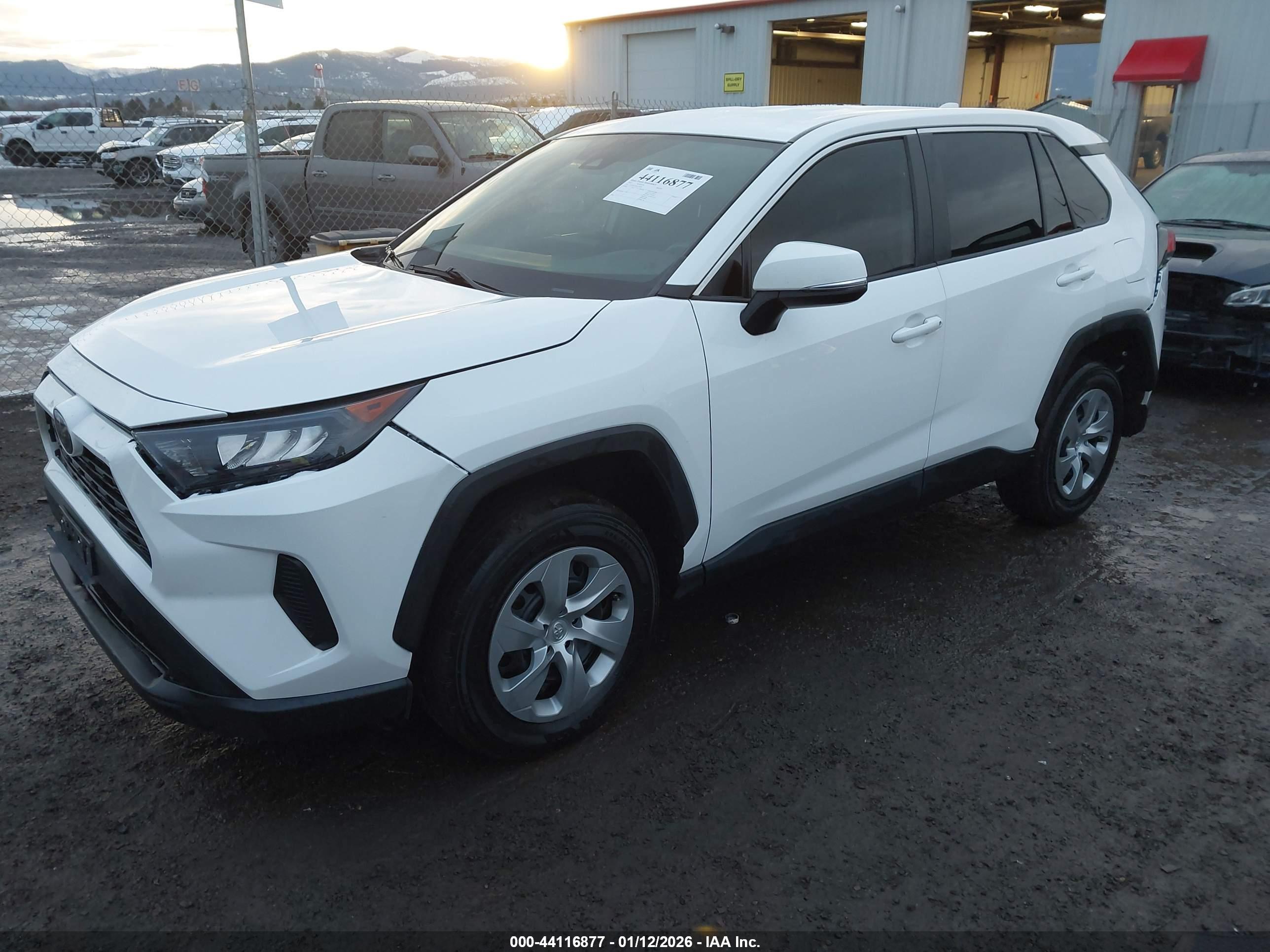 TOYOTA RAV4 image 2