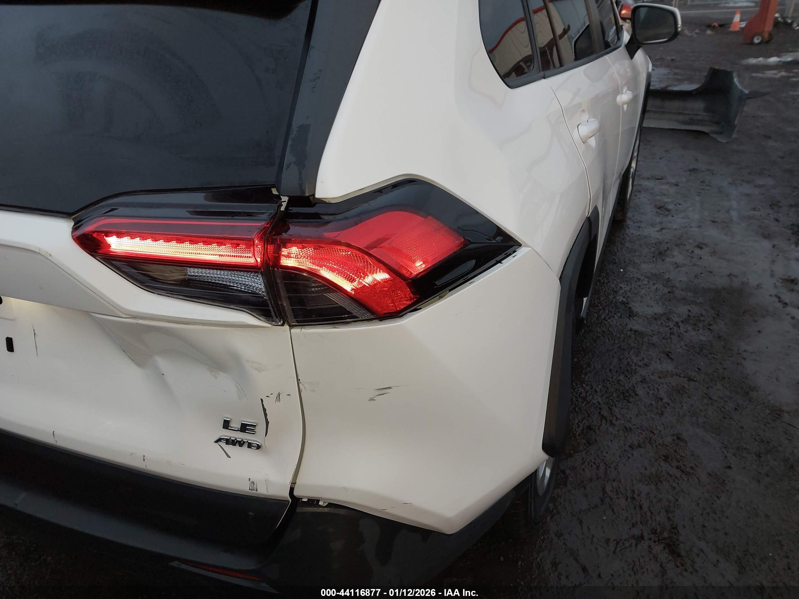 TOYOTA RAV4 image 6