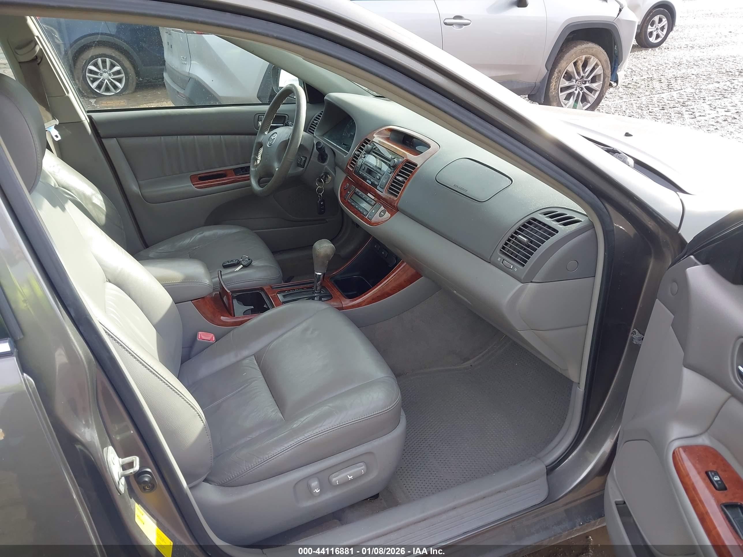 TOYOTA CAMRY image 5