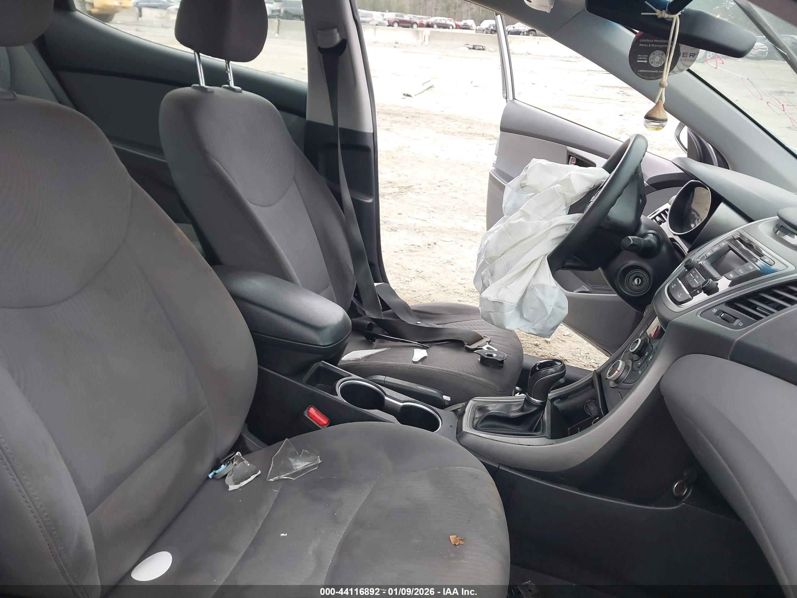 HYUNDAI ELANTRA image 5