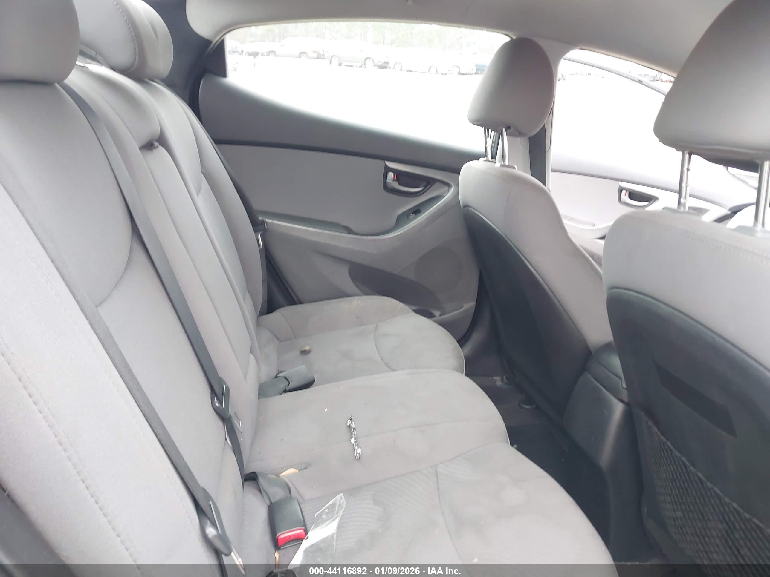 HYUNDAI ELANTRA image 8