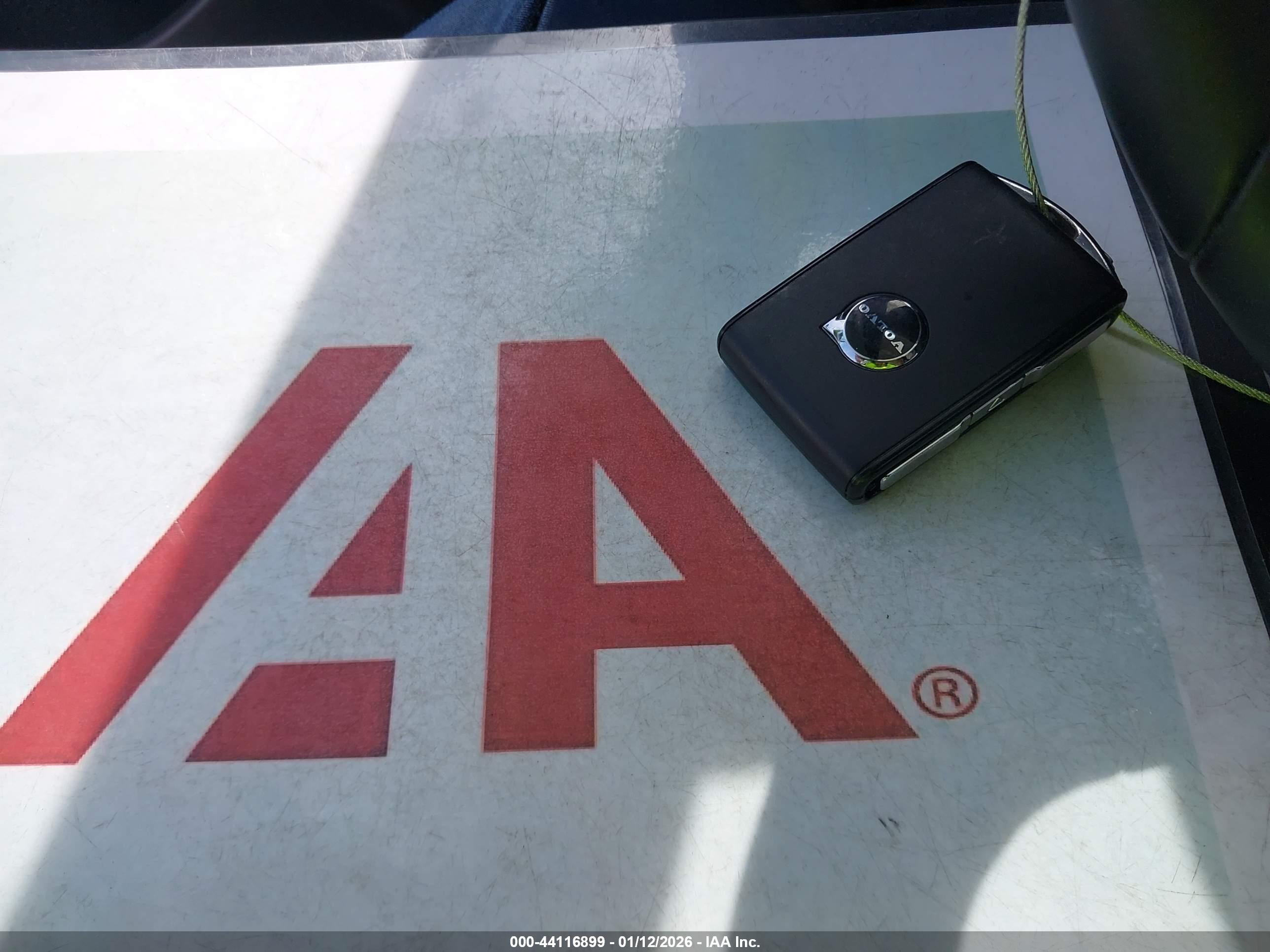 VOLVO XC40 image 11