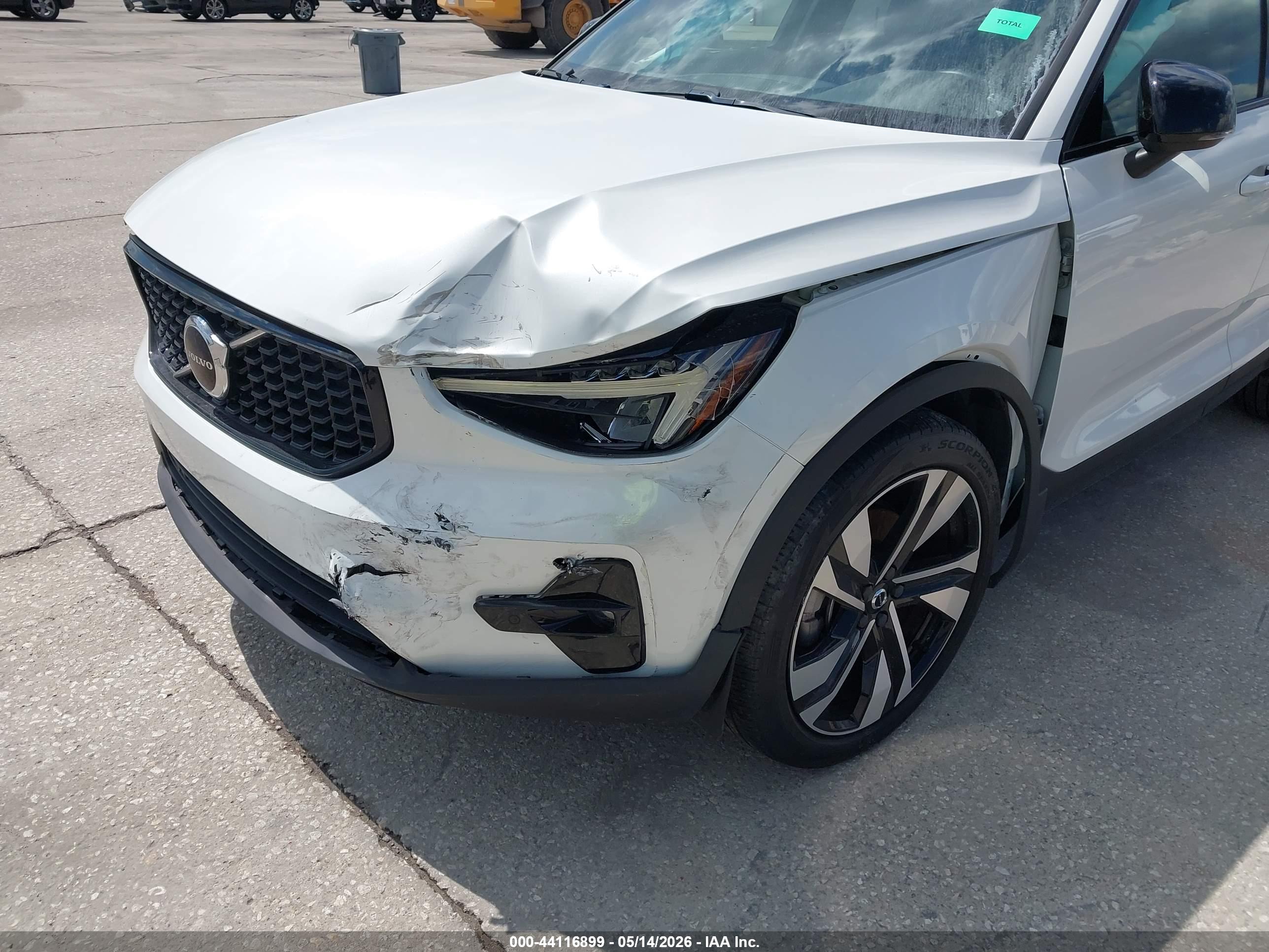 VOLVO XC40 image 6